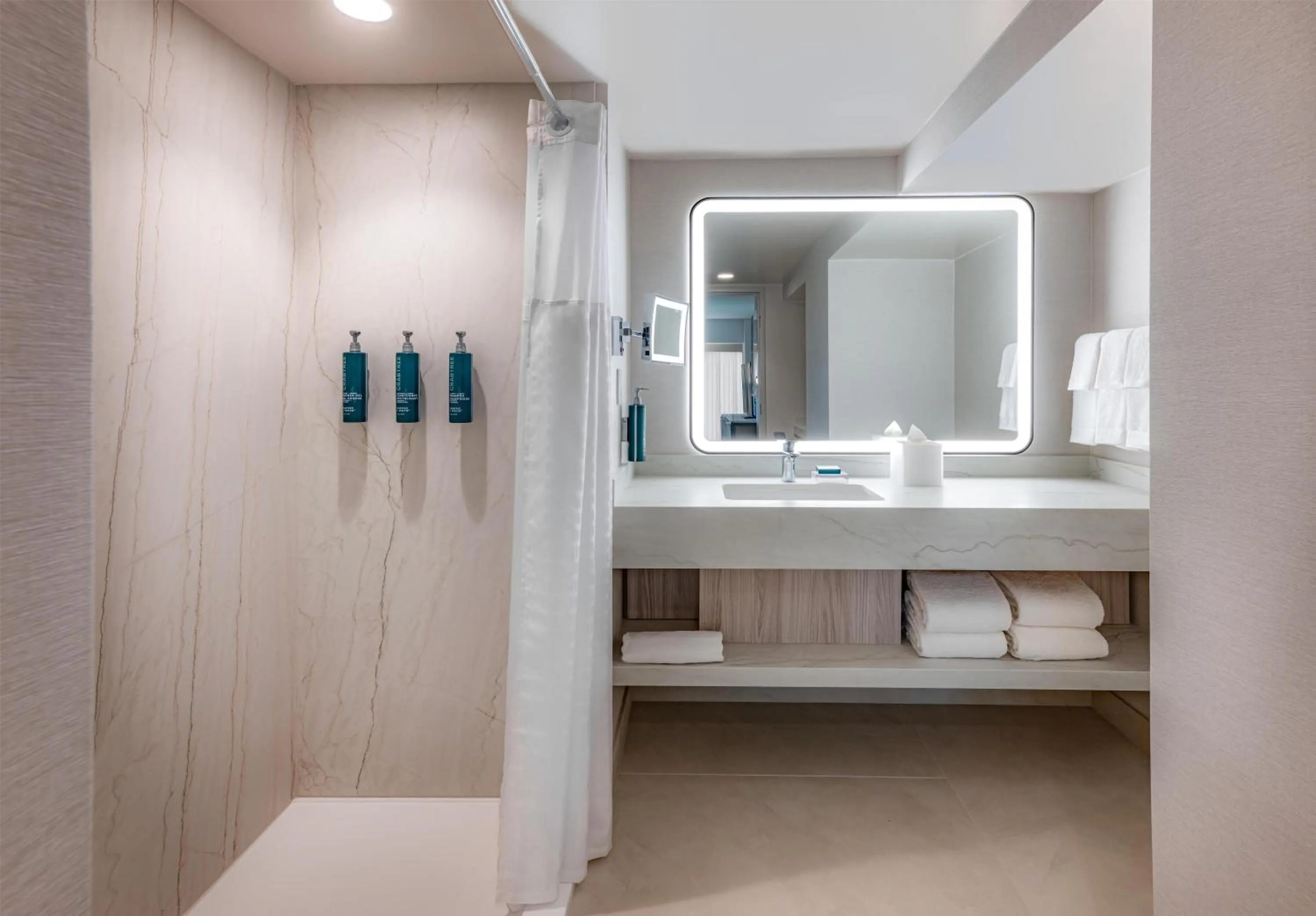 Bathroom in Hilton Los Angeles Airport