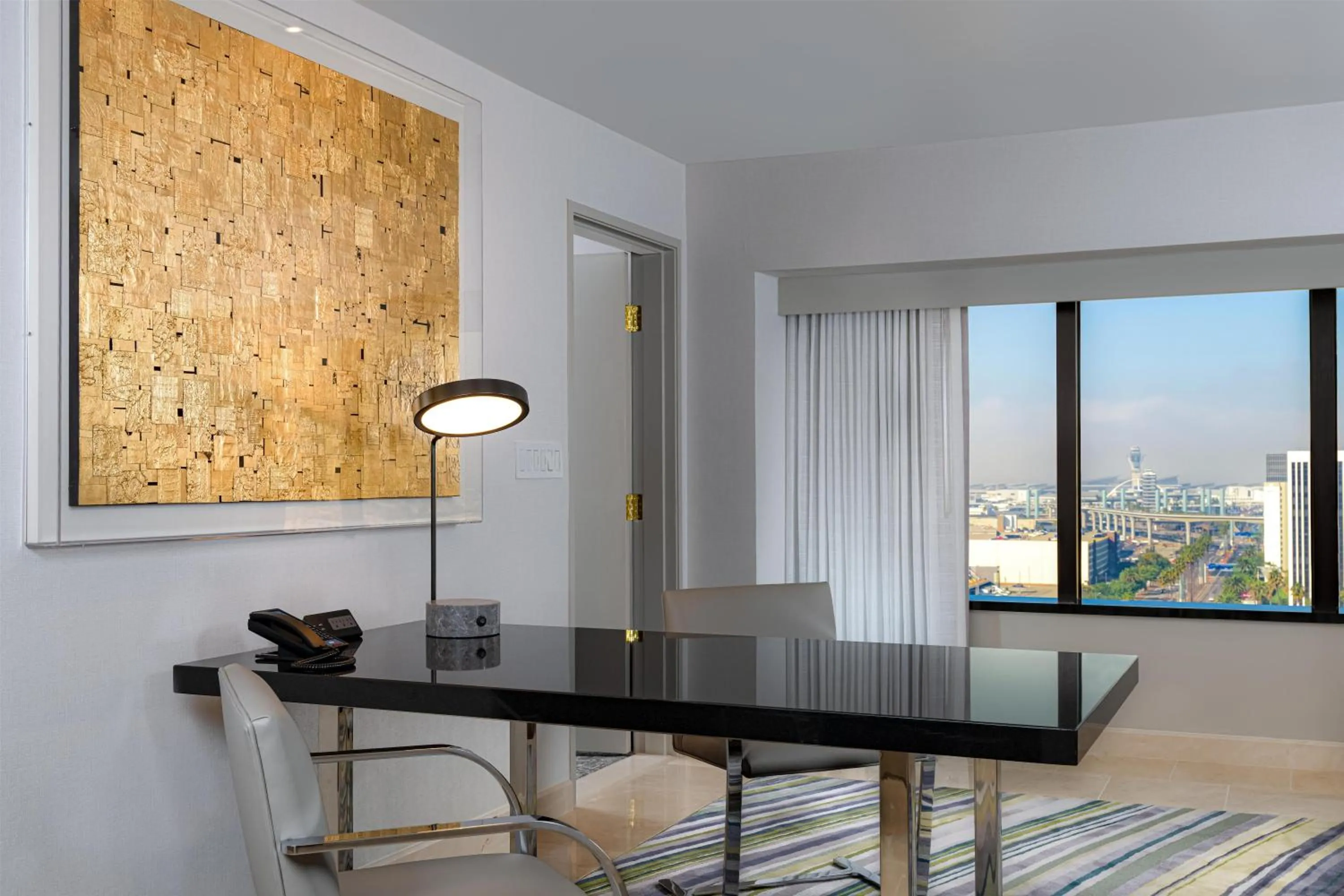 Bedroom in Hilton Los Angeles Airport