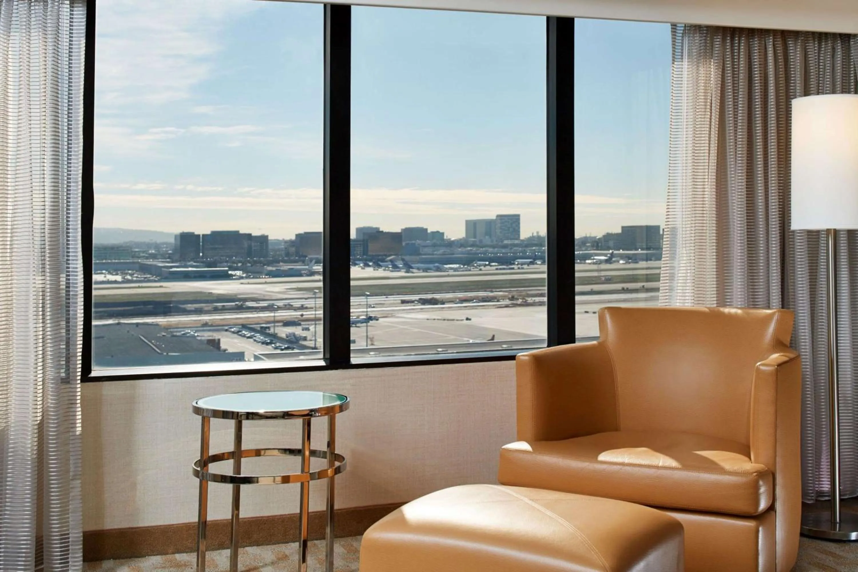 Living room in Hilton Los Angeles Airport