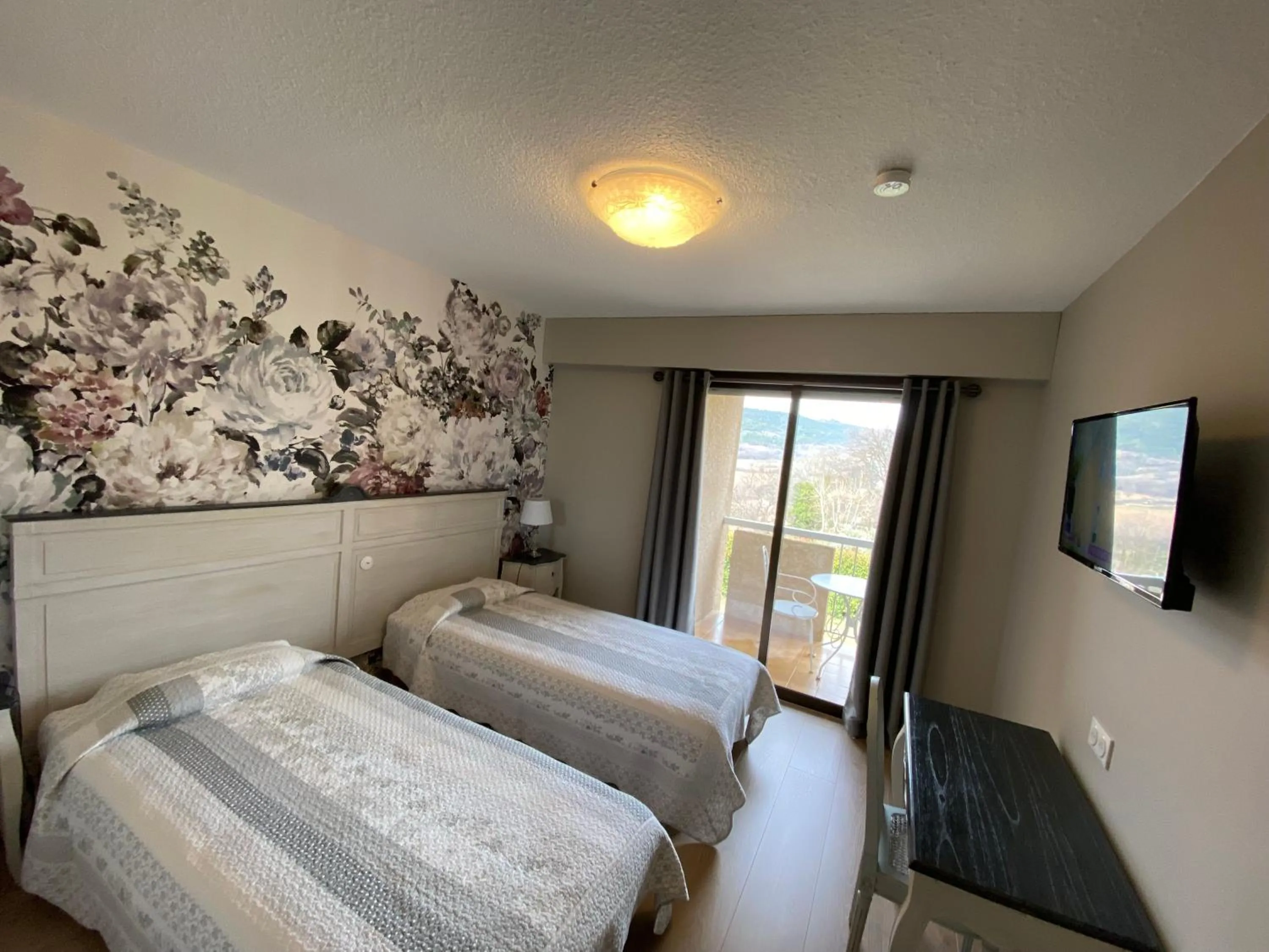 Bed in Hôtel Le Colombier