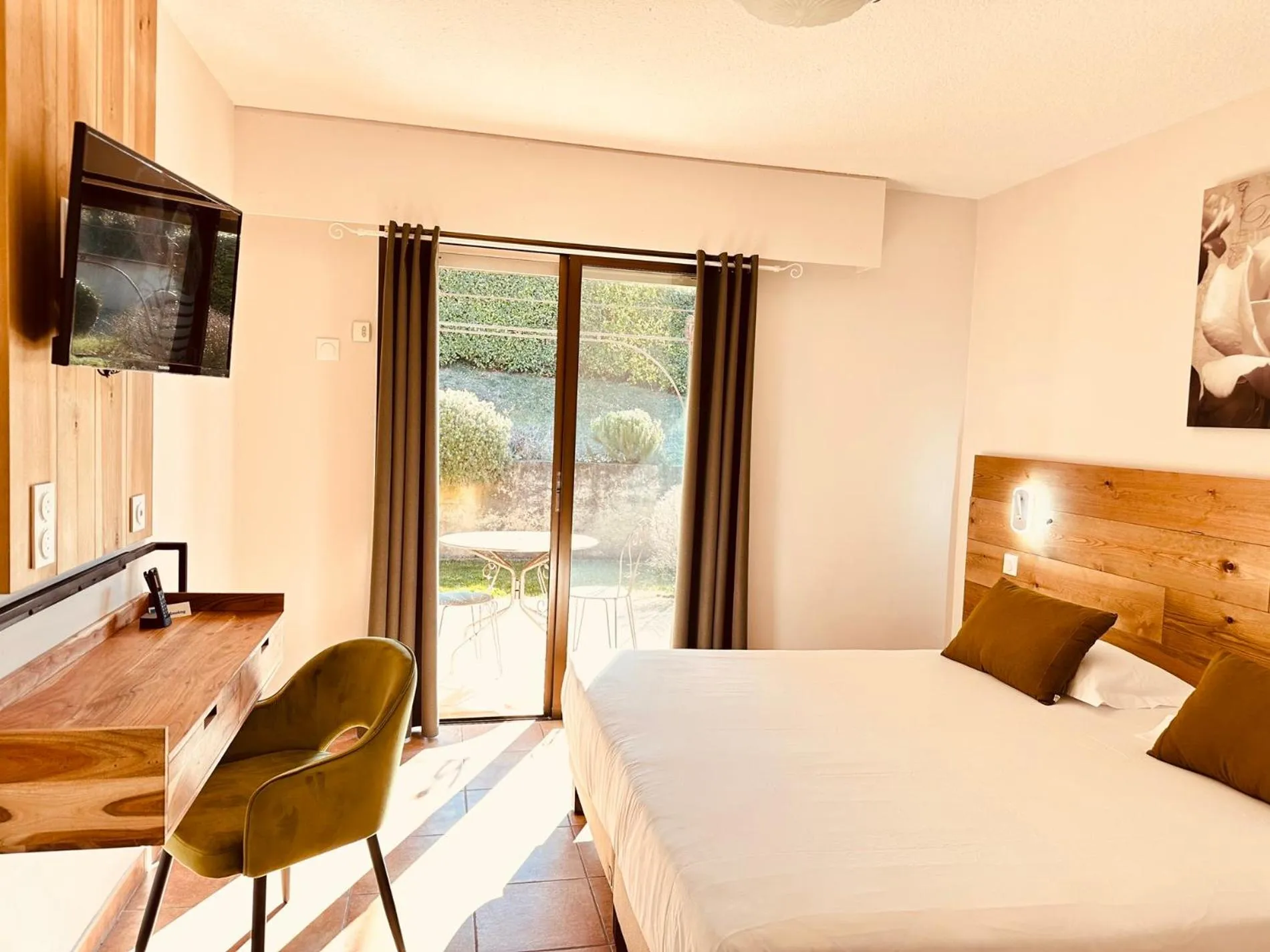 Bed in Hôtel Le Colombier