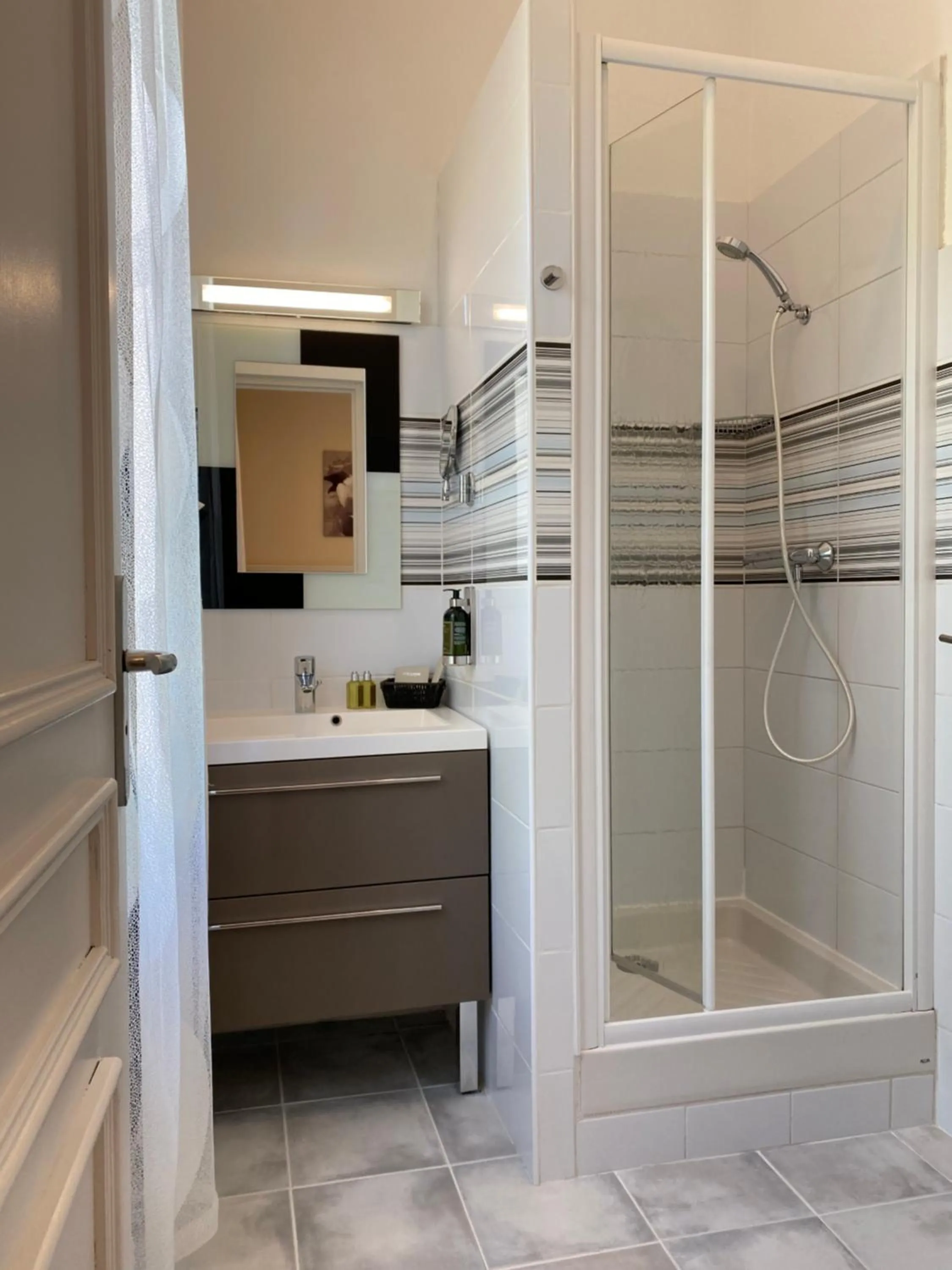 Bathroom in Hôtel Le Colombier