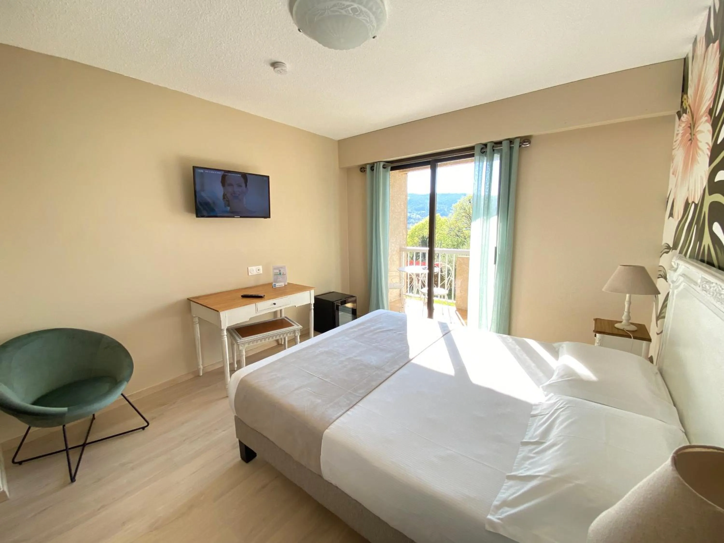 Bed in Hôtel Le Colombier