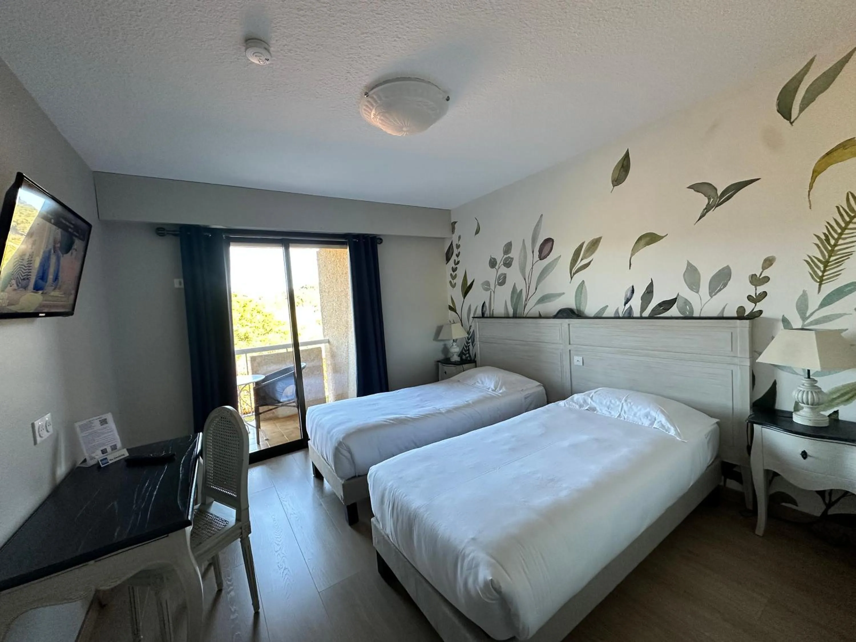 Bed in Hôtel Le Colombier