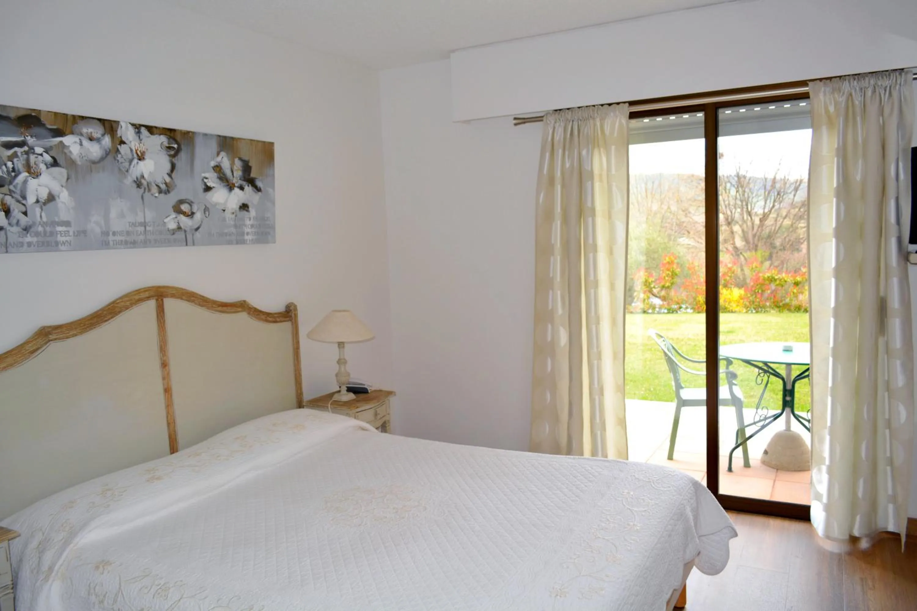 Bed in Hôtel Le Colombier