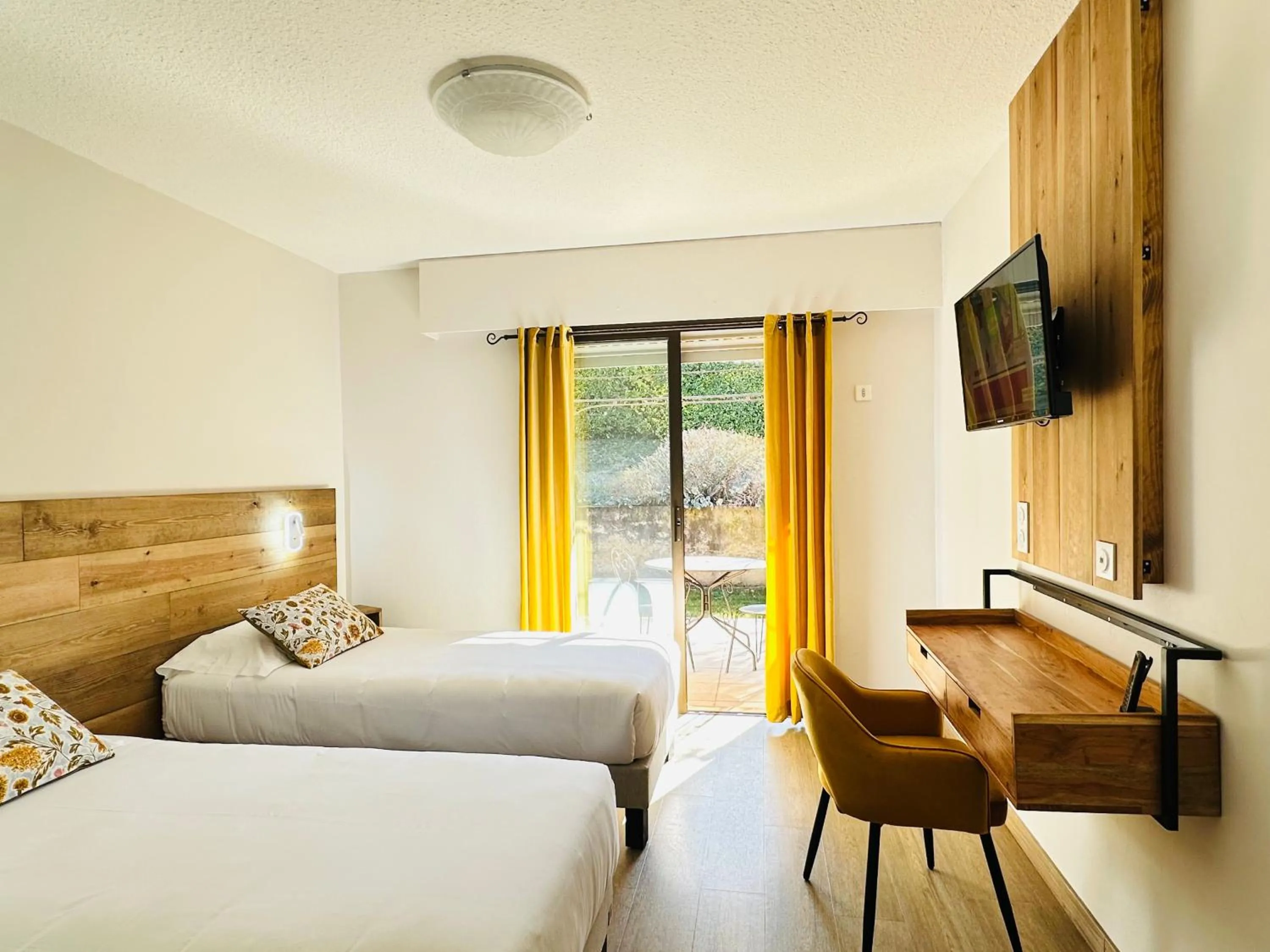 Bed in Hôtel Le Colombier