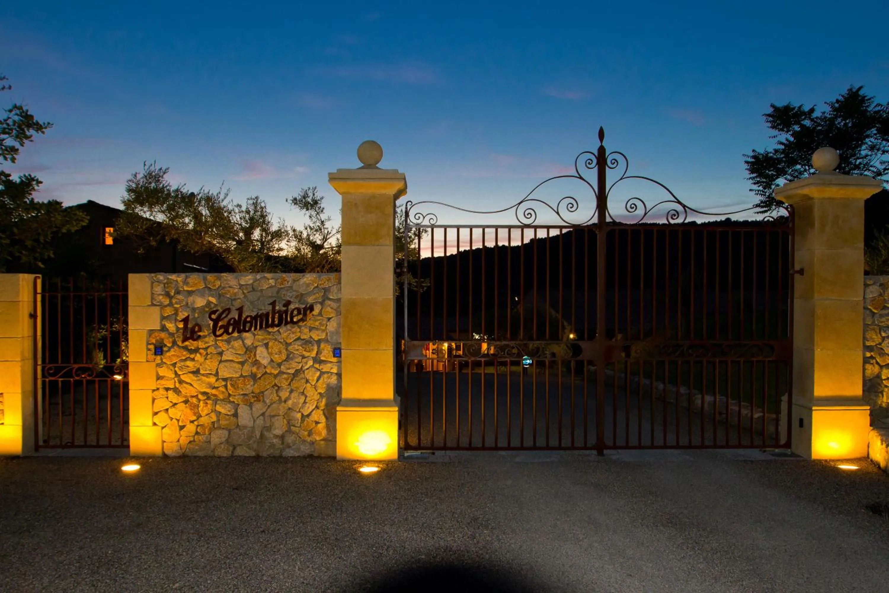 Facade/entrance in Hôtel Le Colombier