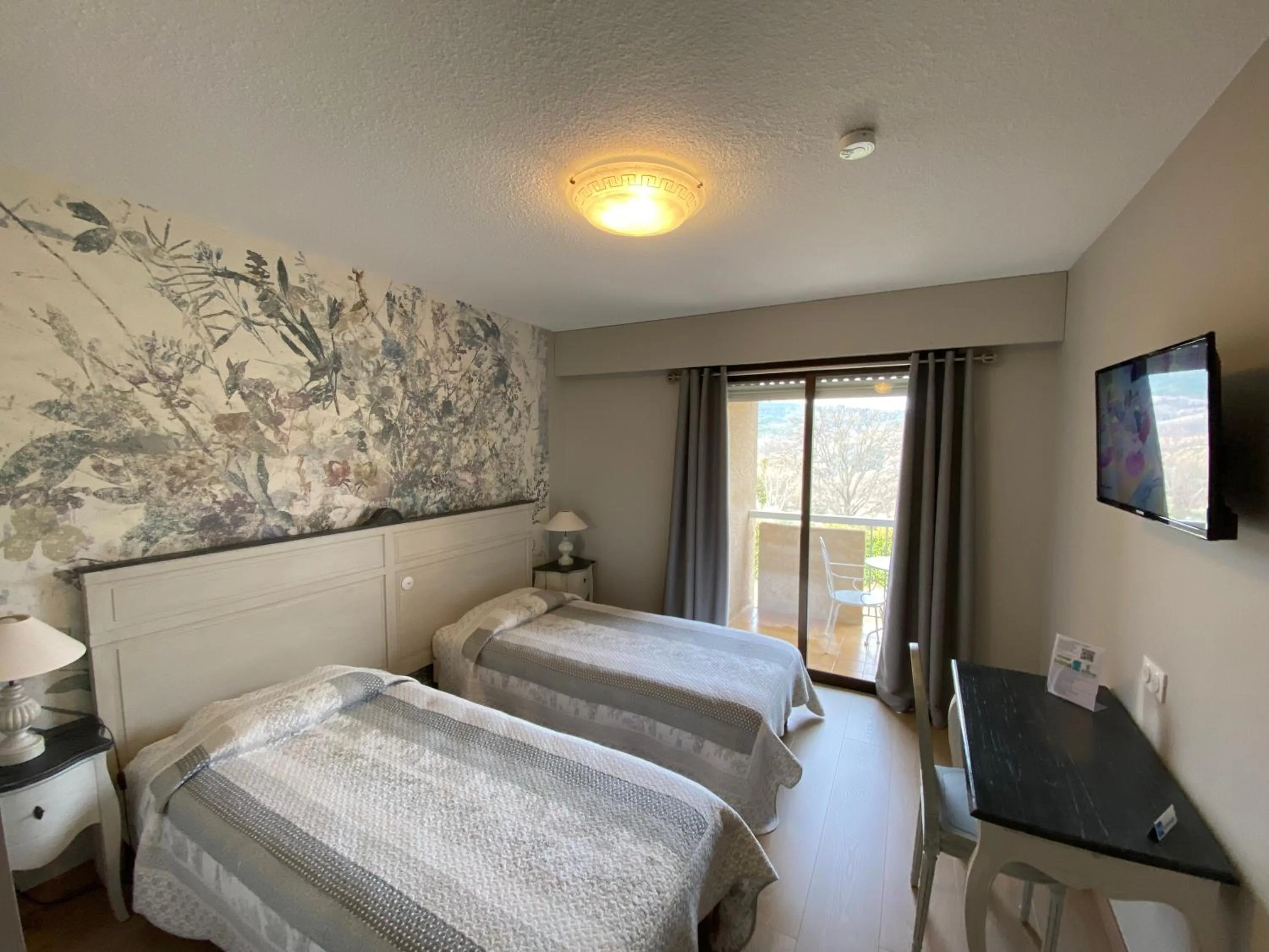 Bed in Hôtel Le Colombier