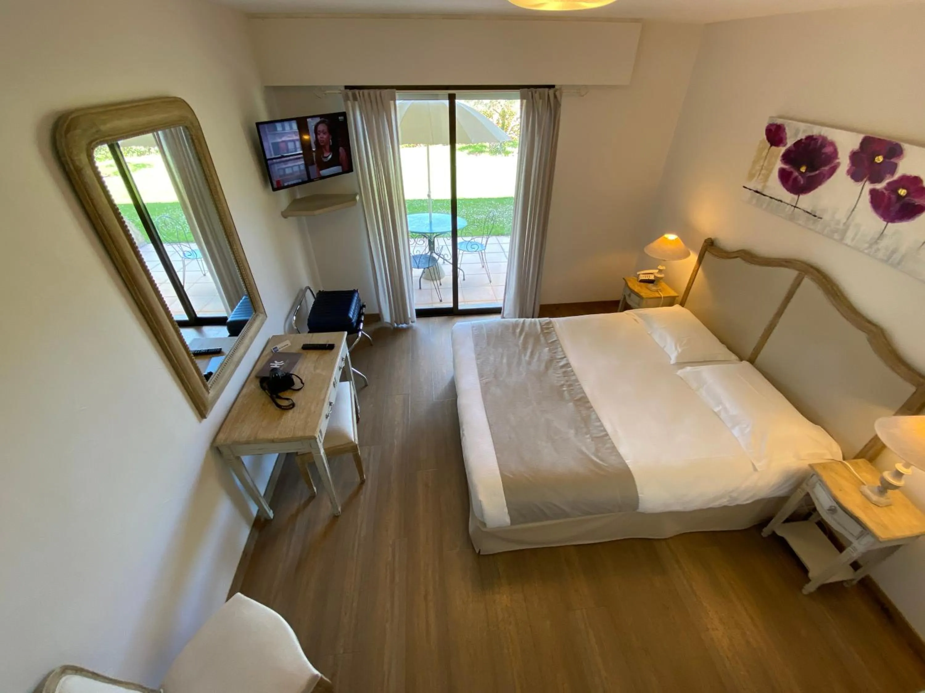 Bed in Hôtel Le Colombier