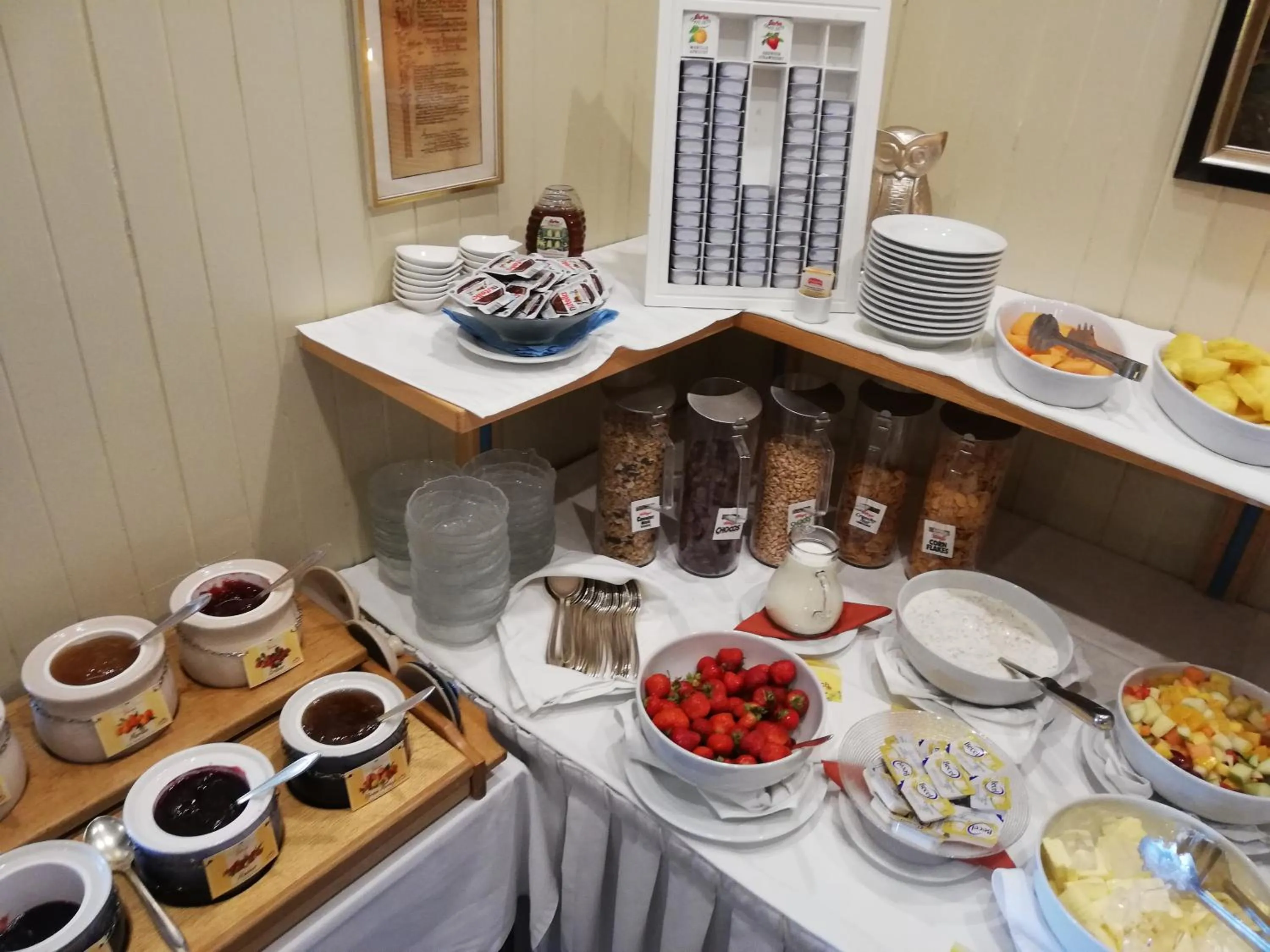 Buffet breakfast in Hotel Schönruh