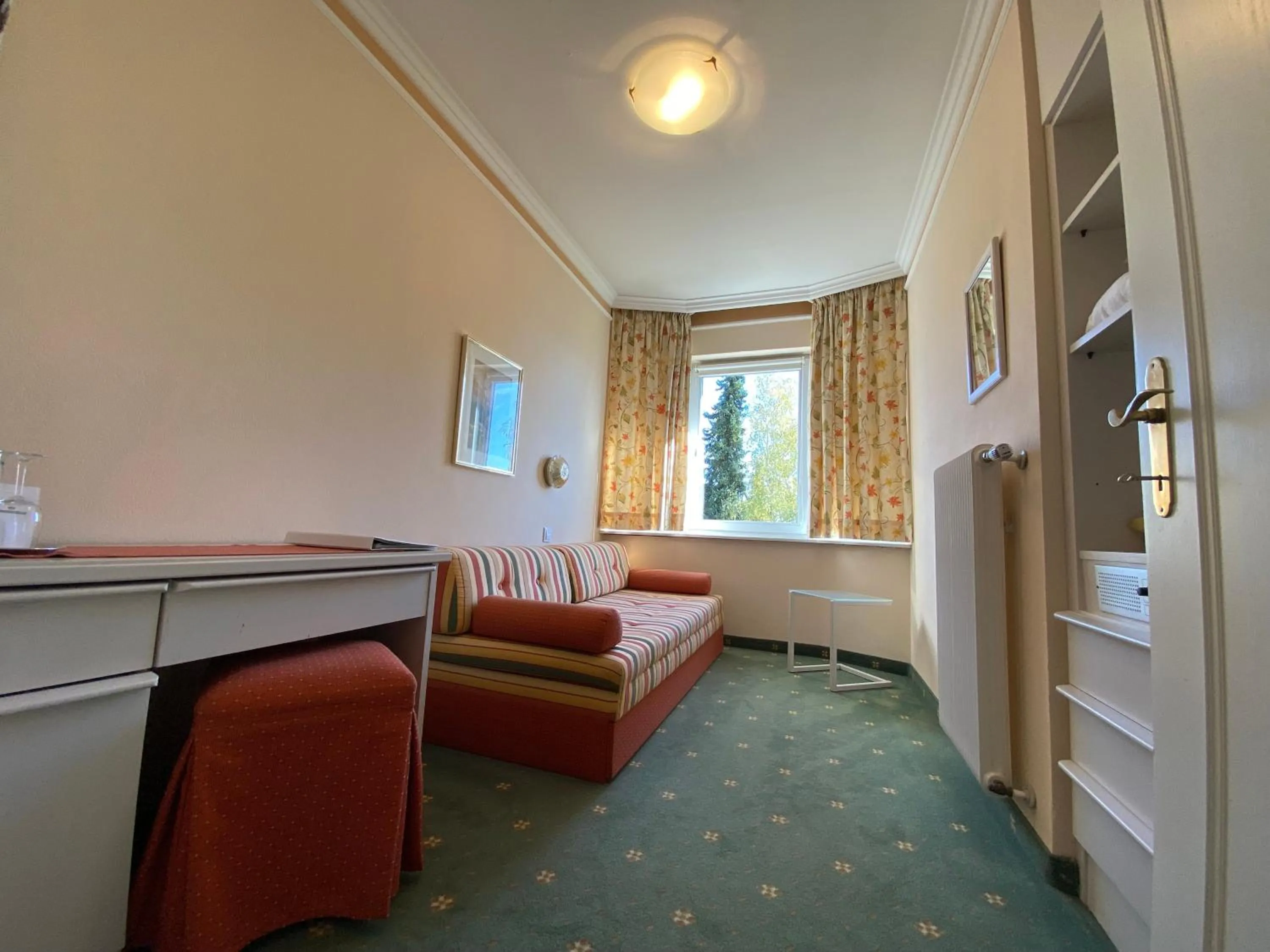 Living room, Bed in Hotel Schönruh