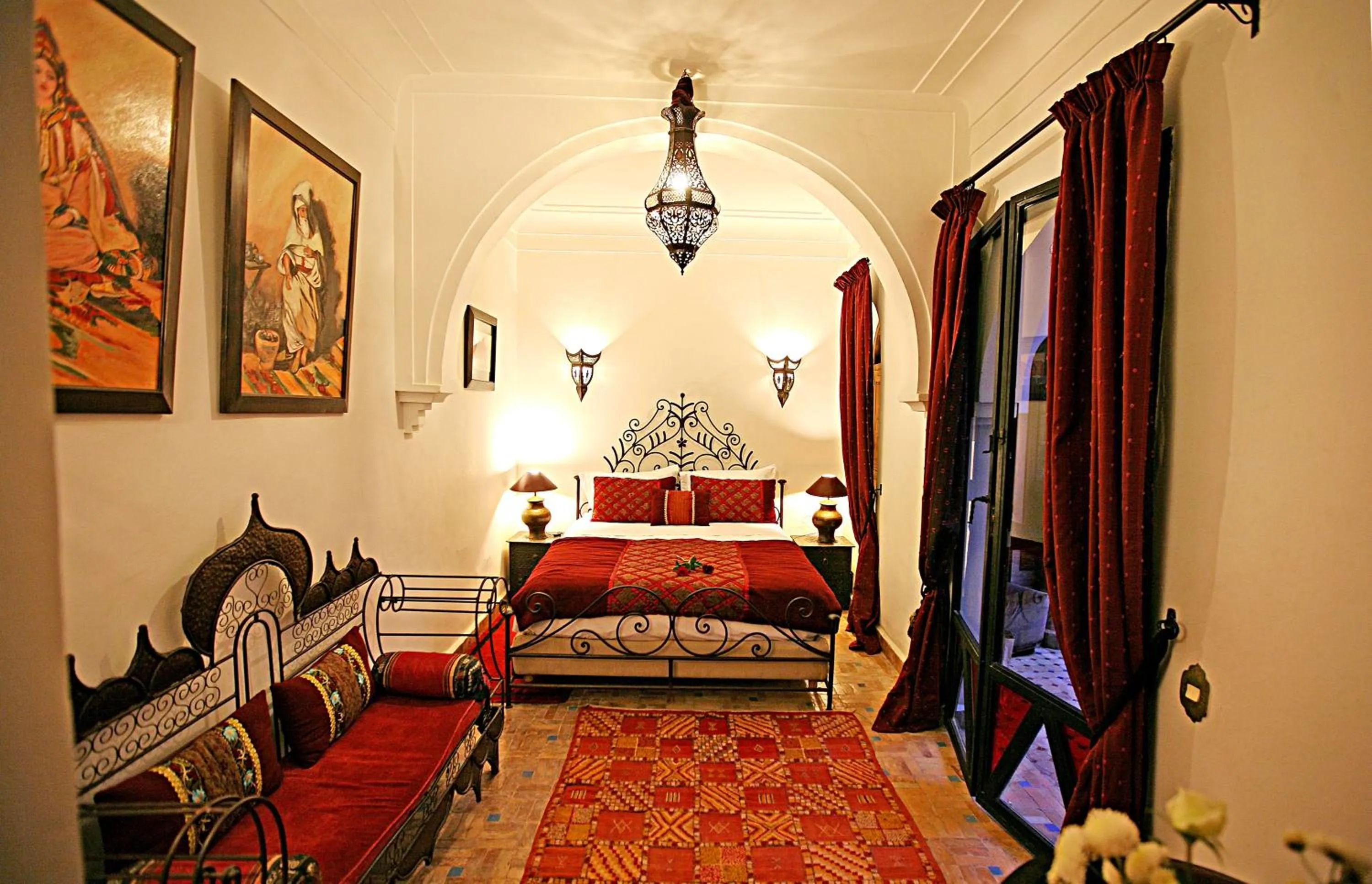 Photo of the whole room in Riad Laora By La Siredrah