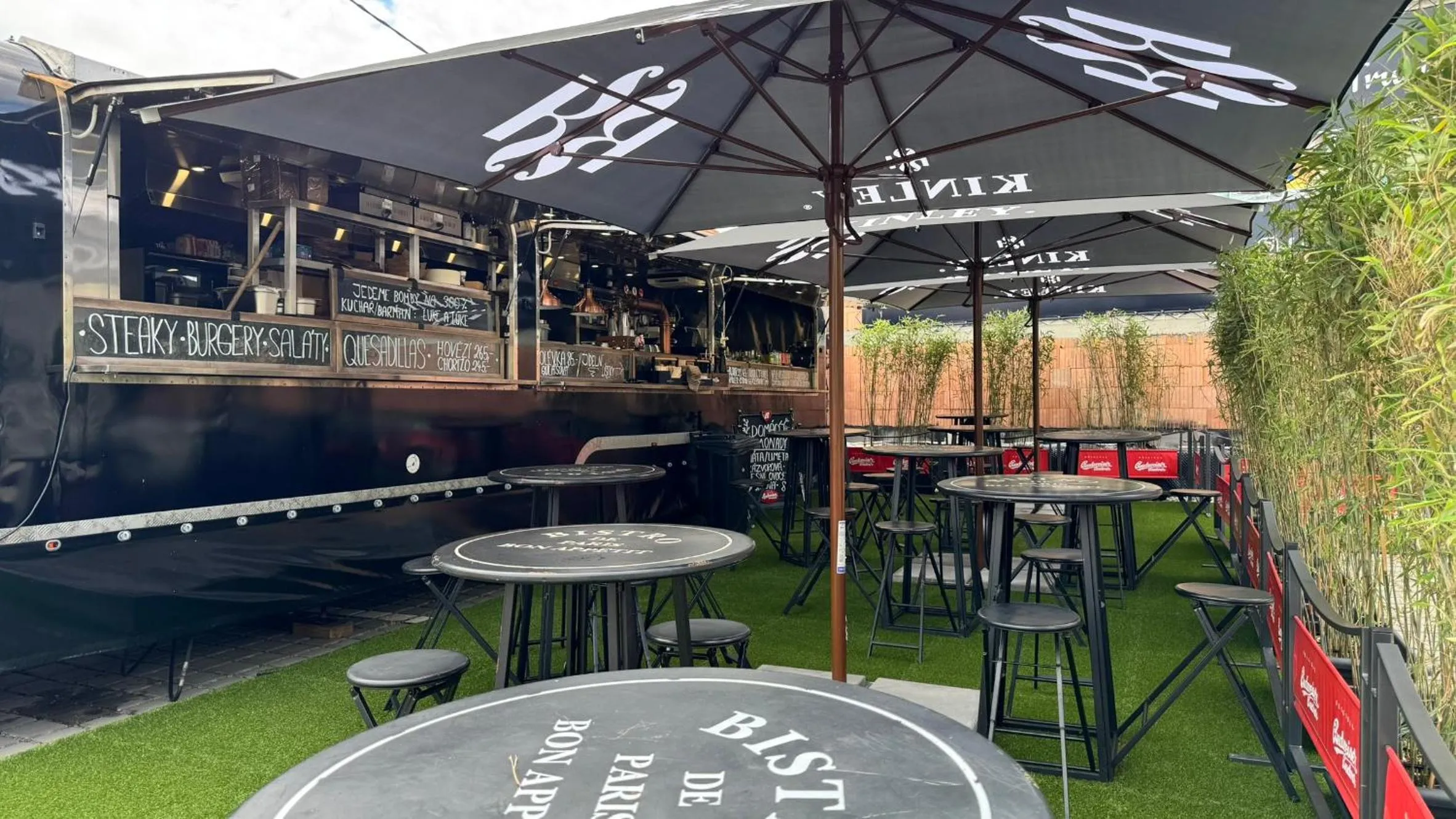 Restaurant/places to eat in Relax Hotel Stork