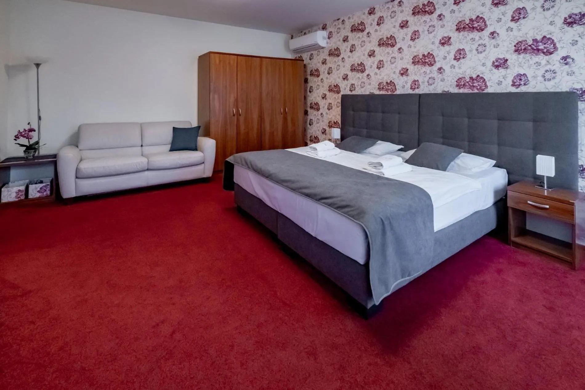 Bed in Relax Hotel Stork