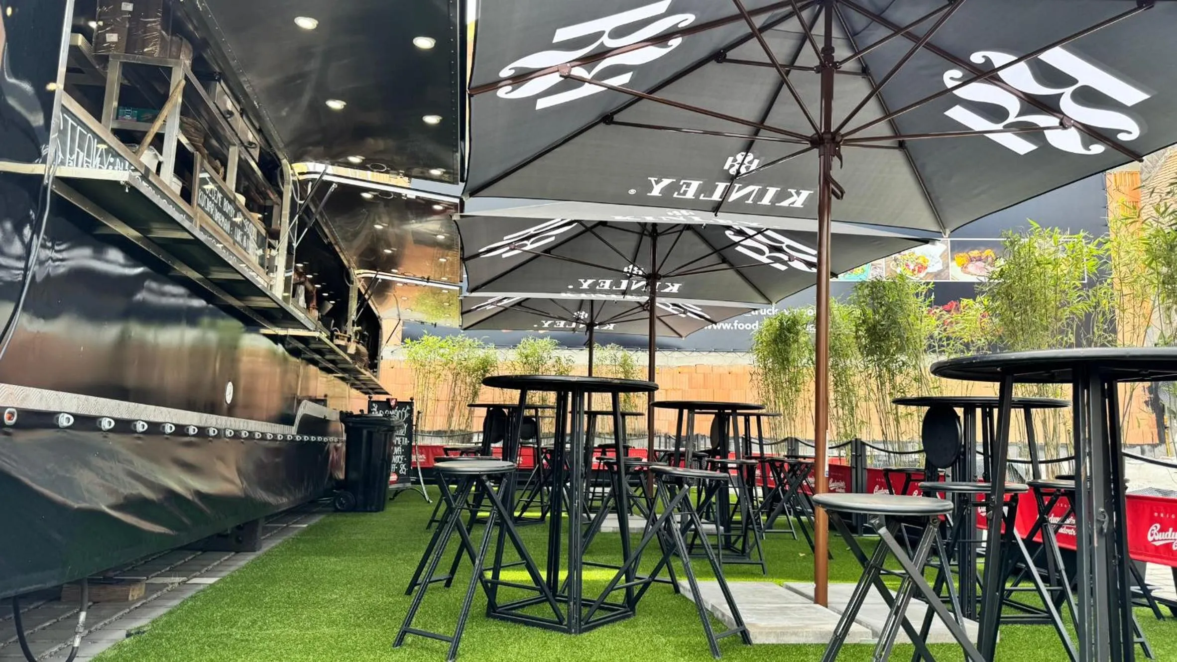 Restaurant/places to eat in Relax Hotel Stork