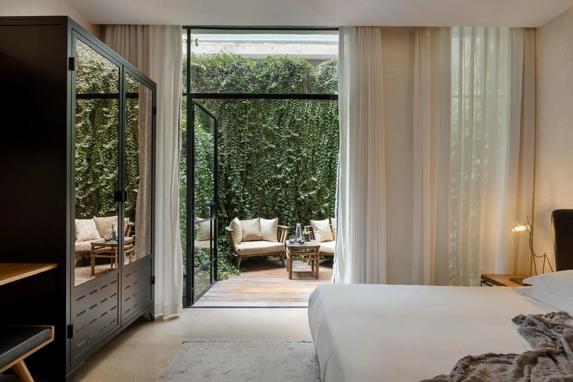 Garden, Bed in The Vera