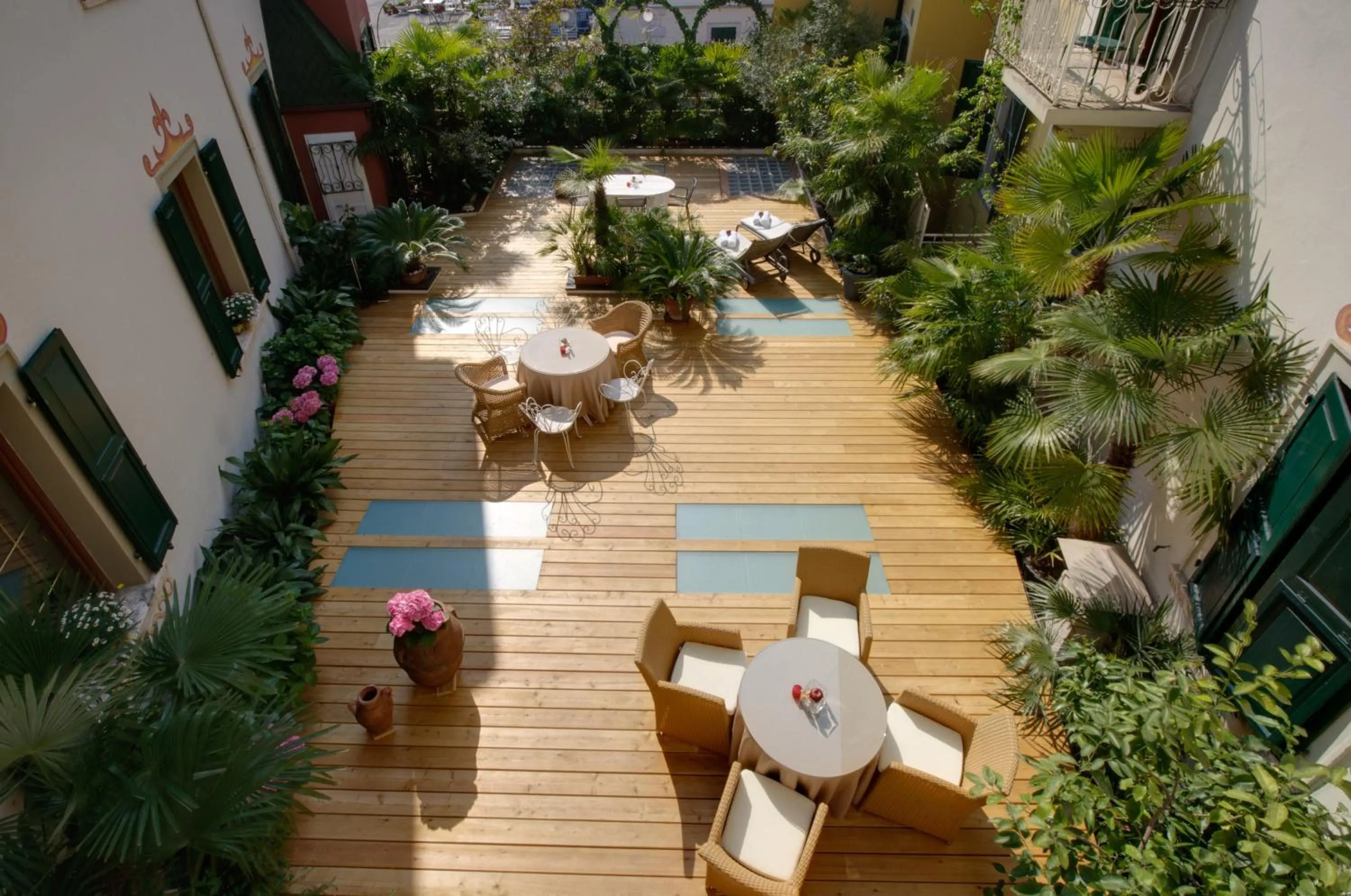 Balcony/Terrace in Sembenini Palace