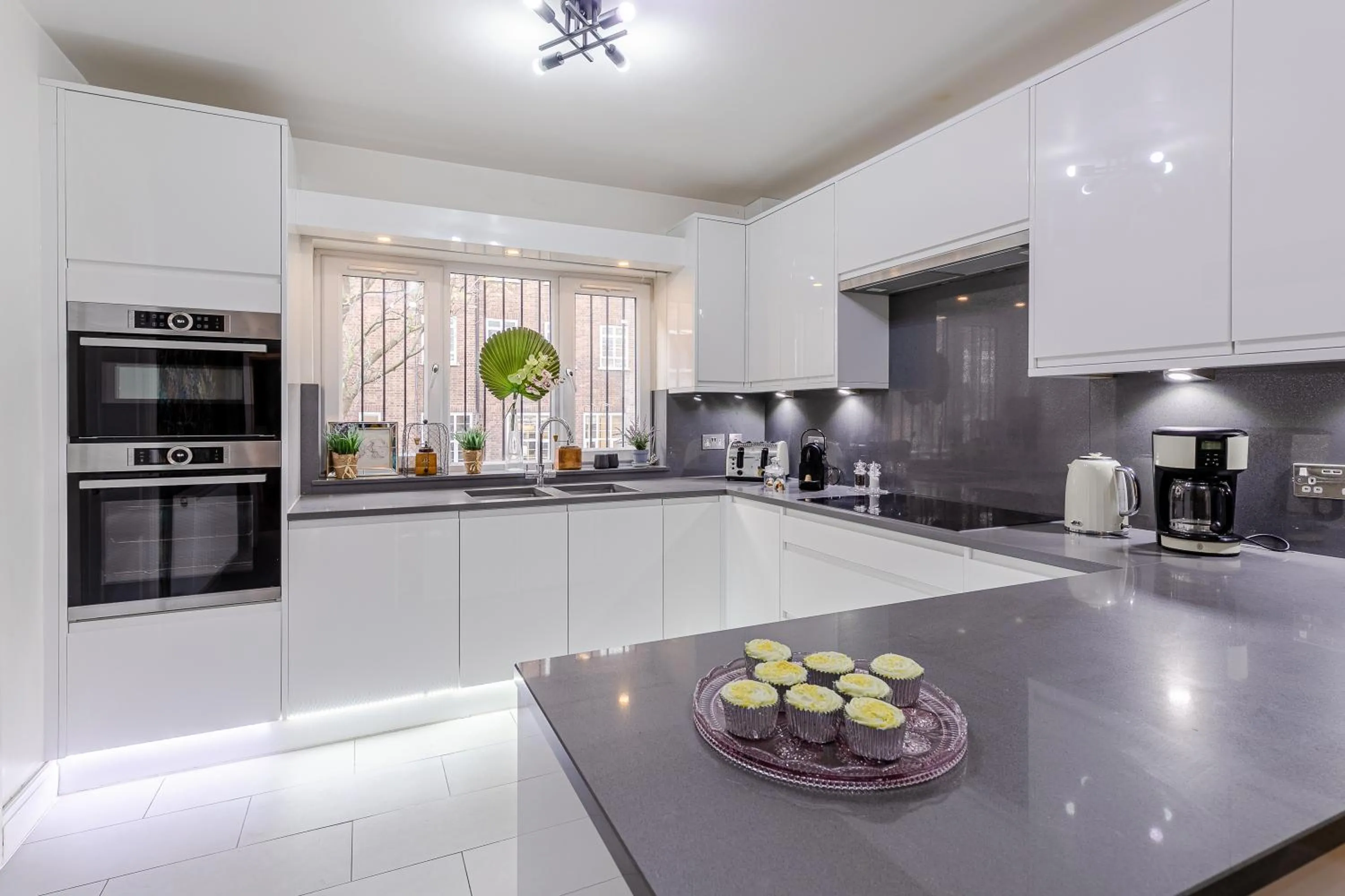 Notting Hill & Hyde Park EXCLUSIVE WEST-END SERENE DESIGNER FAMILY HOME 5Bed4bath