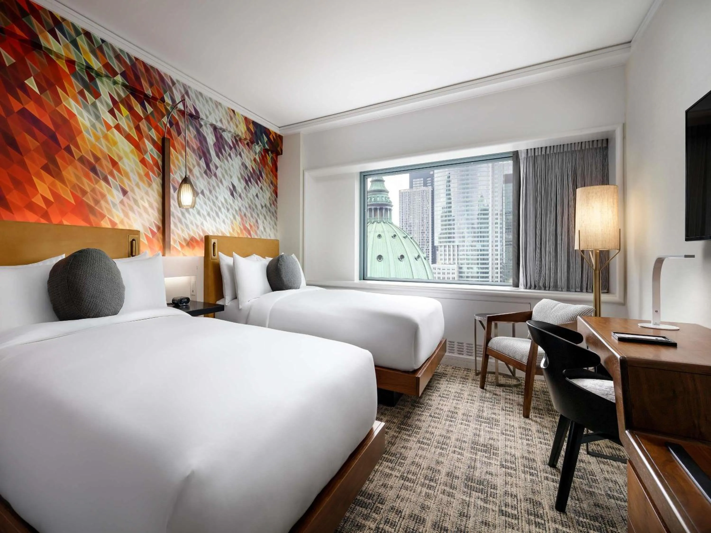 Bedroom, Bed in Fairmont The Queen Elizabeth