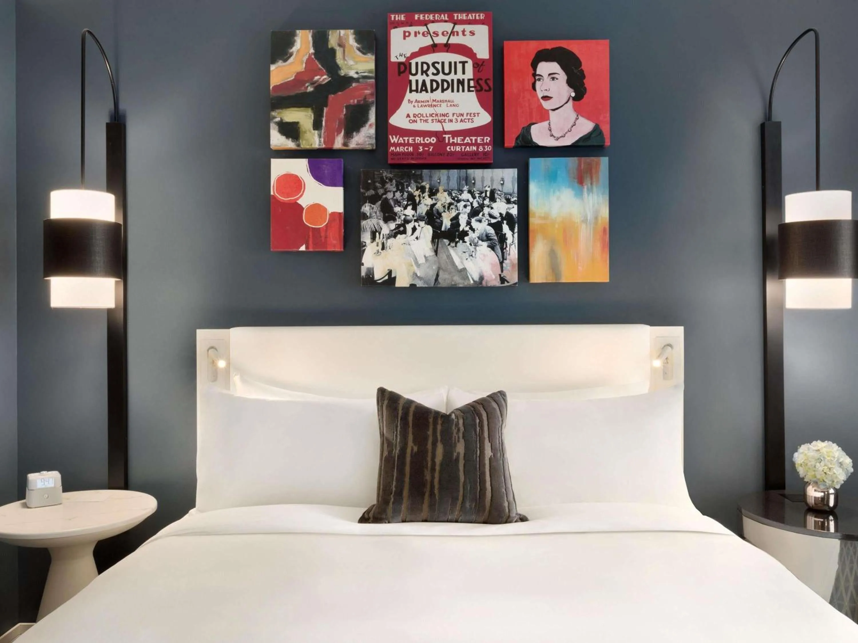 Bedroom, Bed in Fairmont The Queen Elizabeth