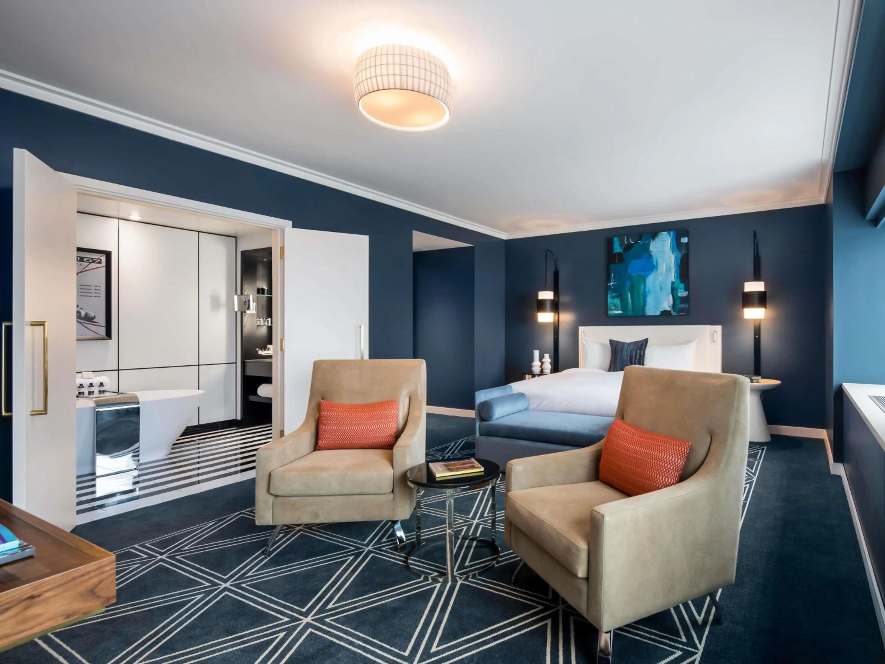 Bedroom, Bed in Fairmont The Queen Elizabeth