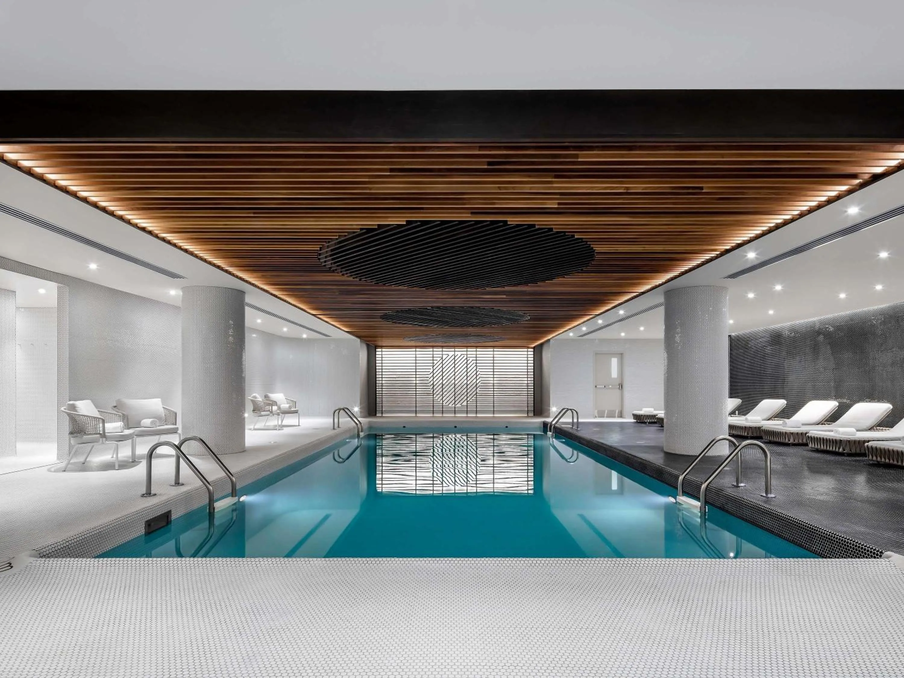 Pool view in Fairmont The Queen Elizabeth