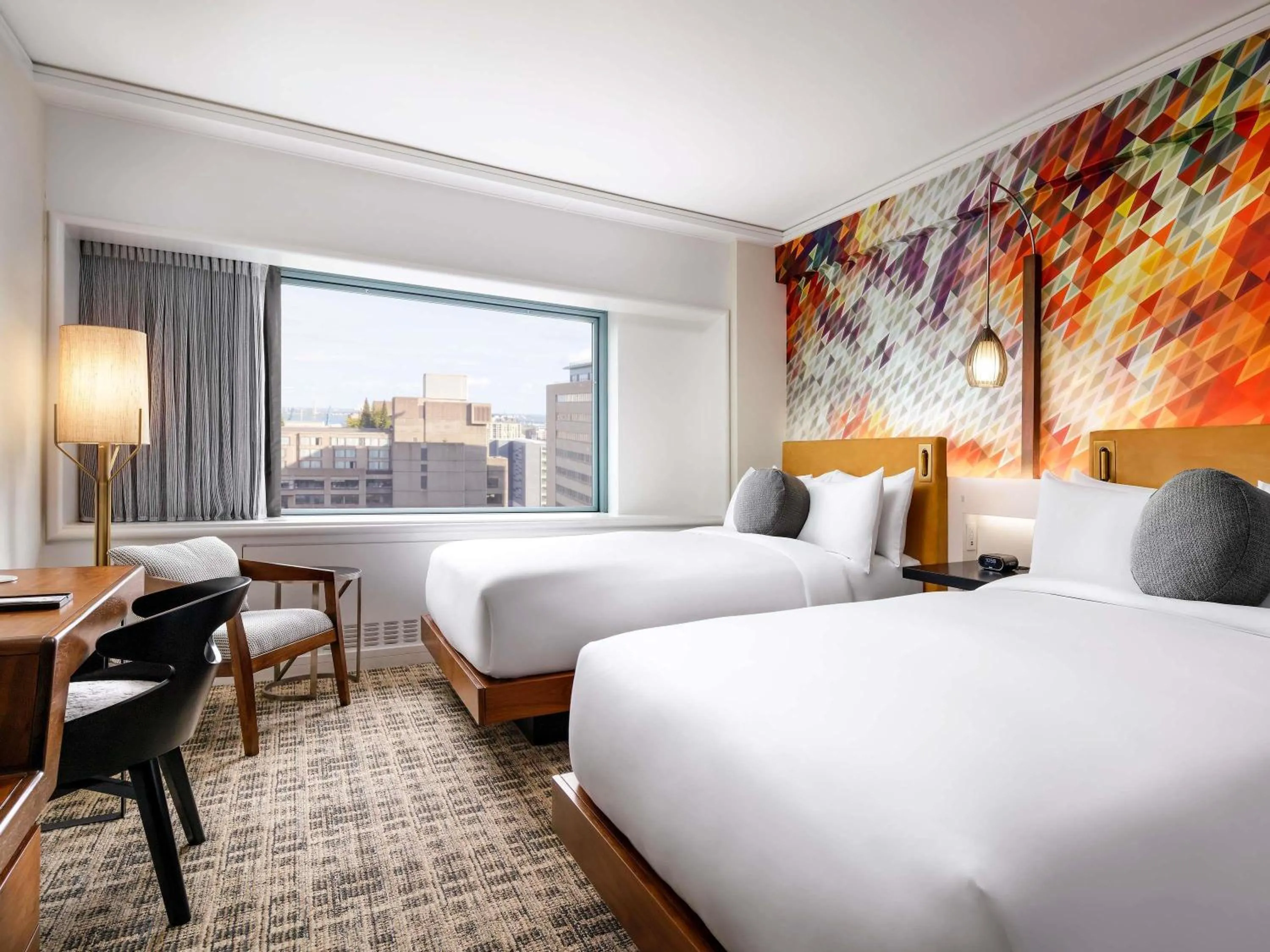 Bedroom, Bed in Fairmont The Queen Elizabeth