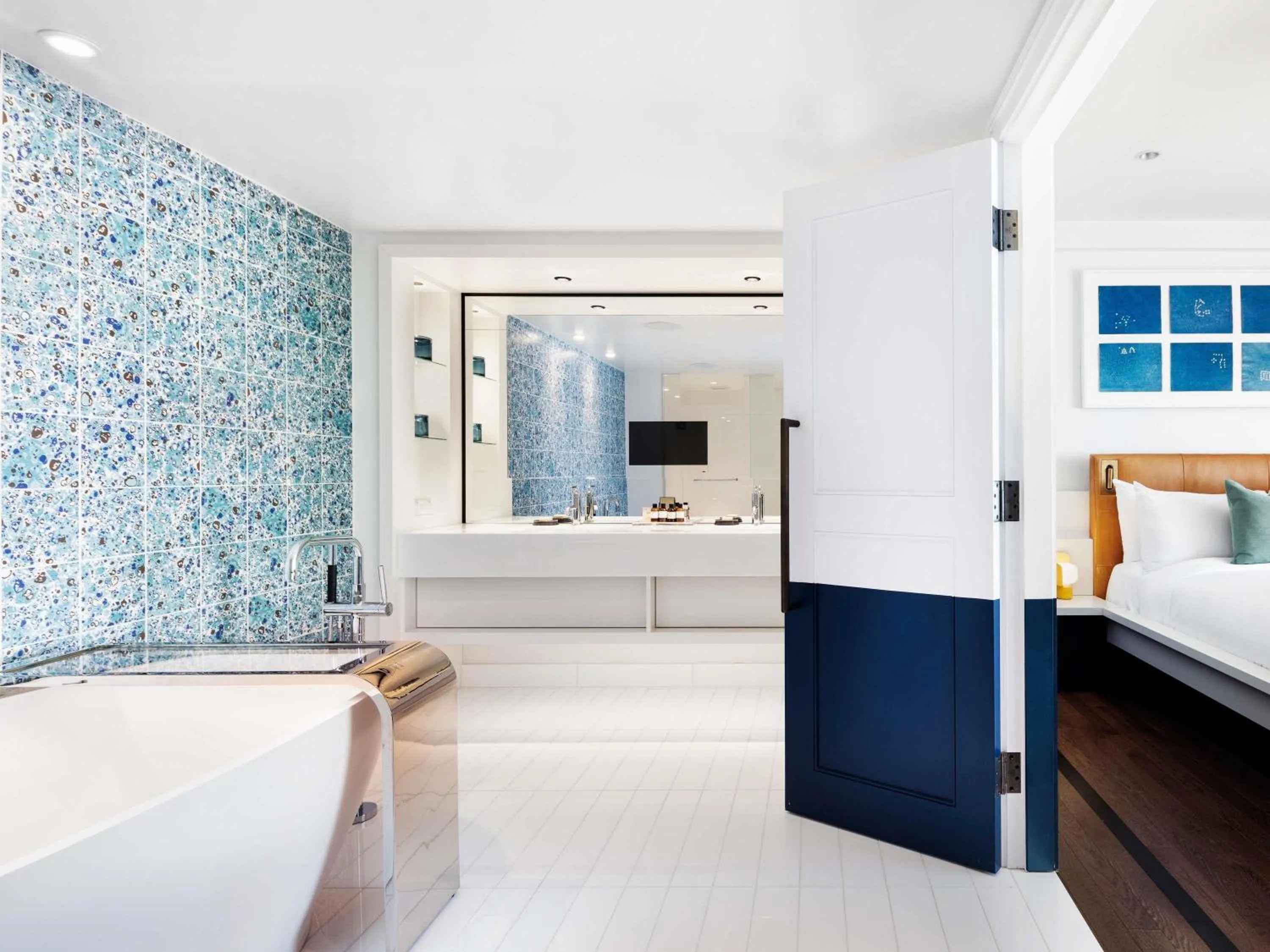 Bedroom, Bed in Fairmont The Queen Elizabeth