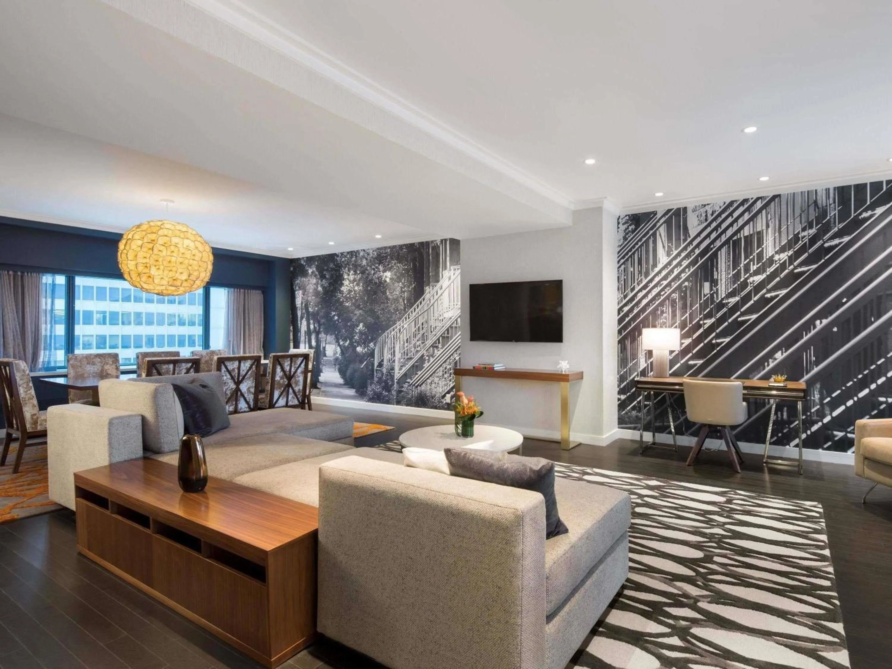 Photo of the whole room in Fairmont The Queen Elizabeth