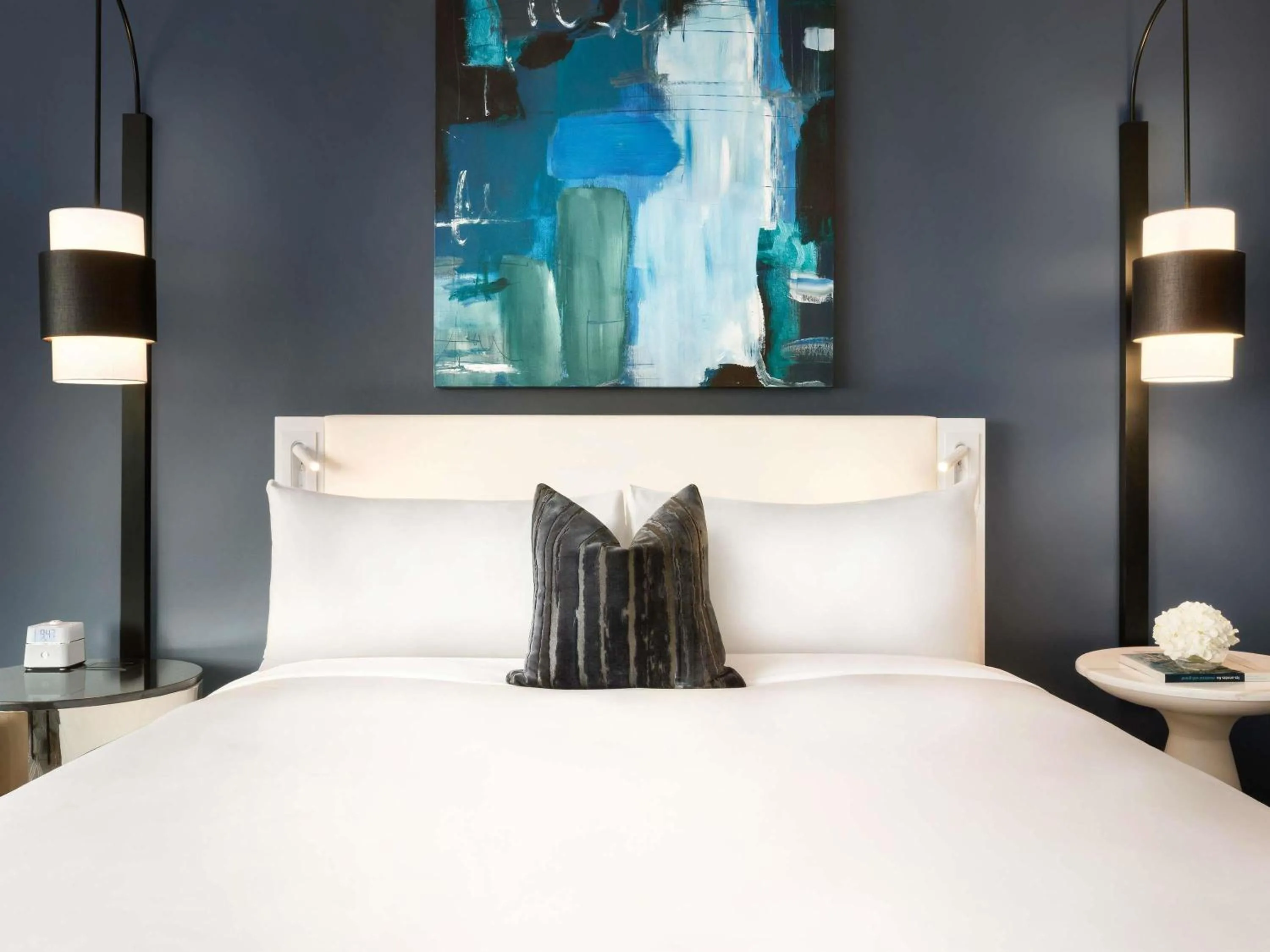 Bedroom, Bed in Fairmont The Queen Elizabeth