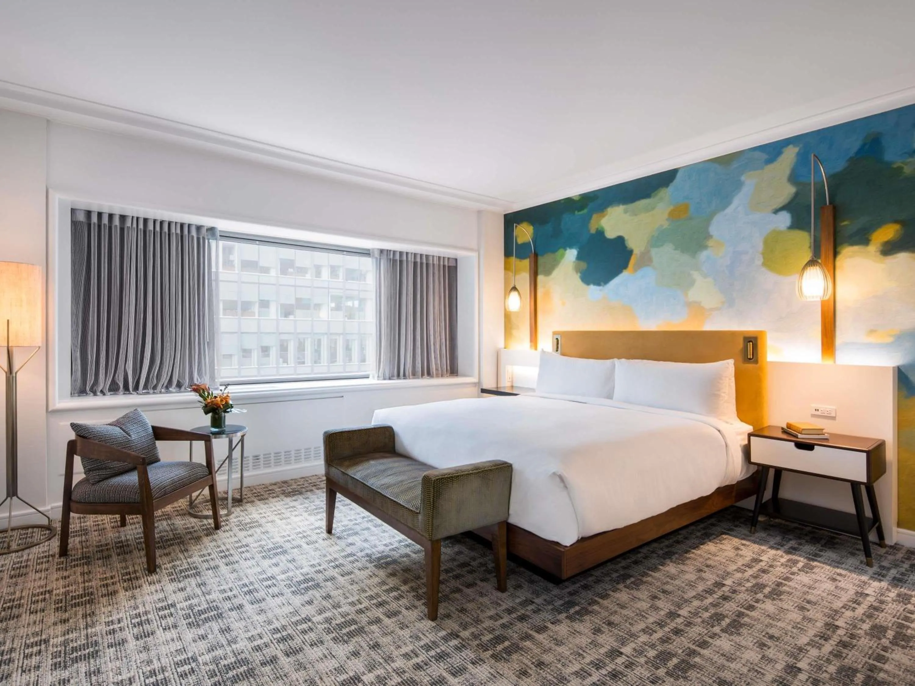 Bedroom, Bed in Fairmont The Queen Elizabeth