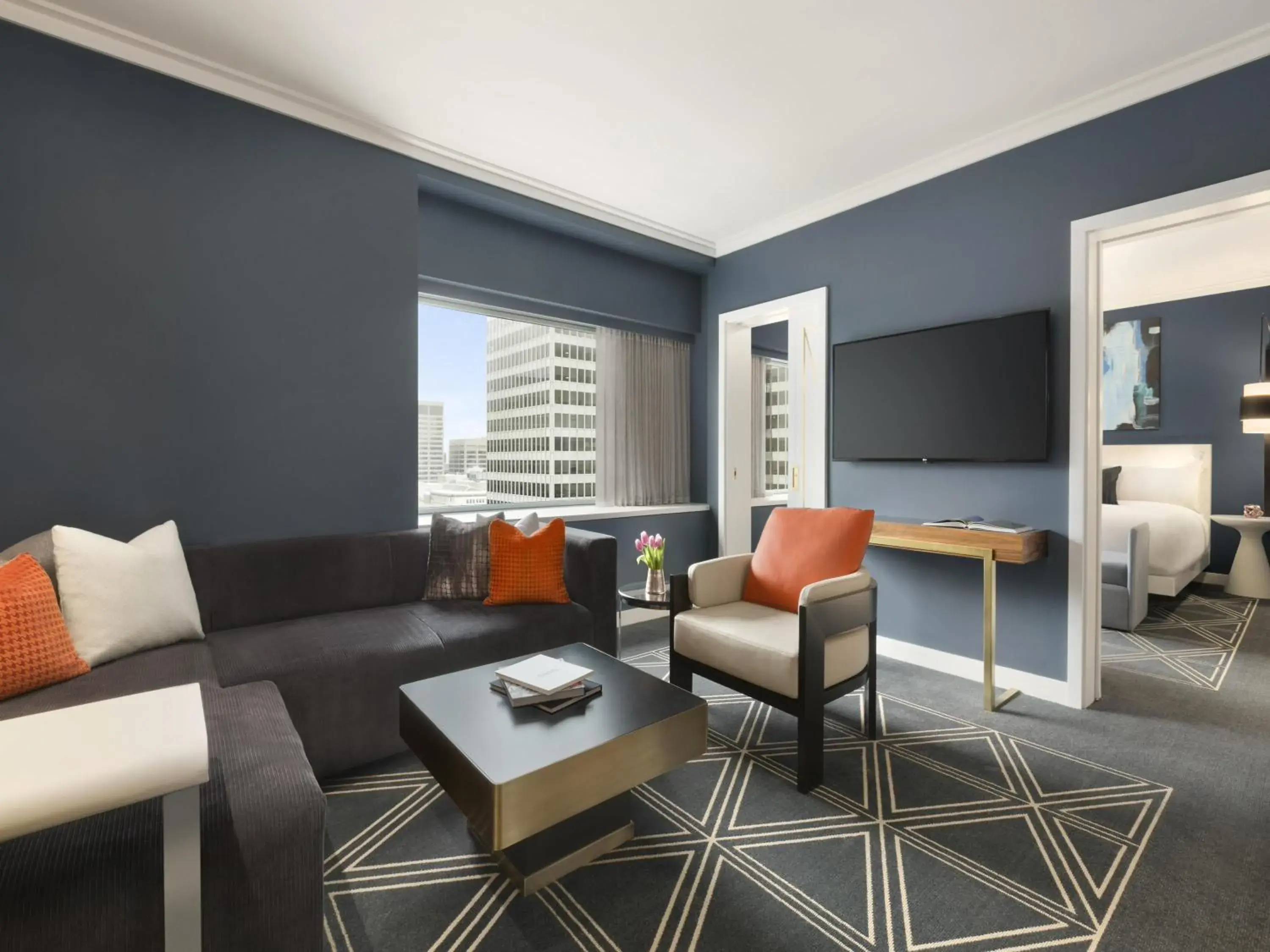 Fairmont Gold King Suite in Fairmont The Queen Elizabeth Fairmont Gold King Suite in Fairmont The Queen Elizabeth