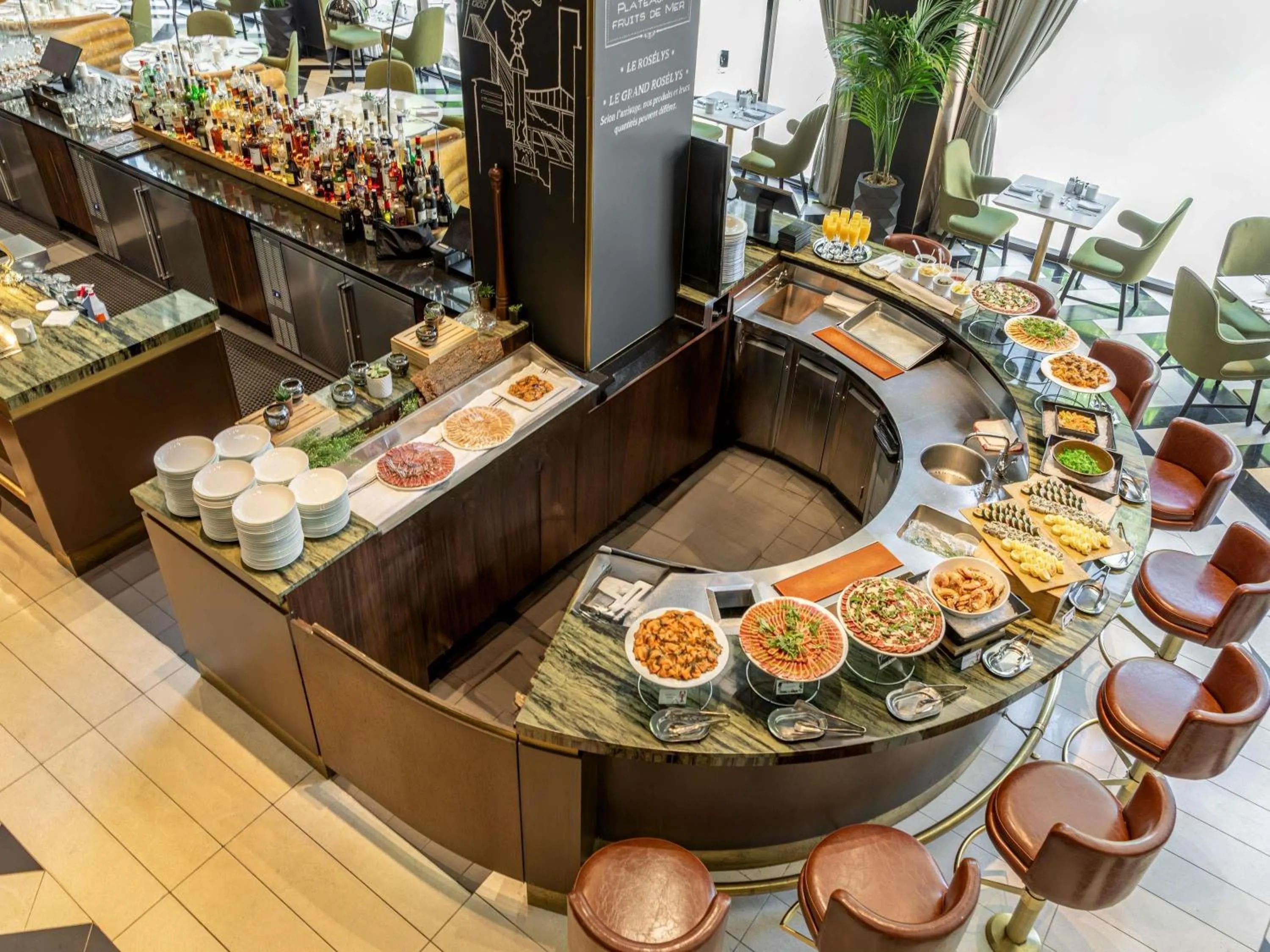 Restaurant/places to eat in Fairmont The Queen Elizabeth