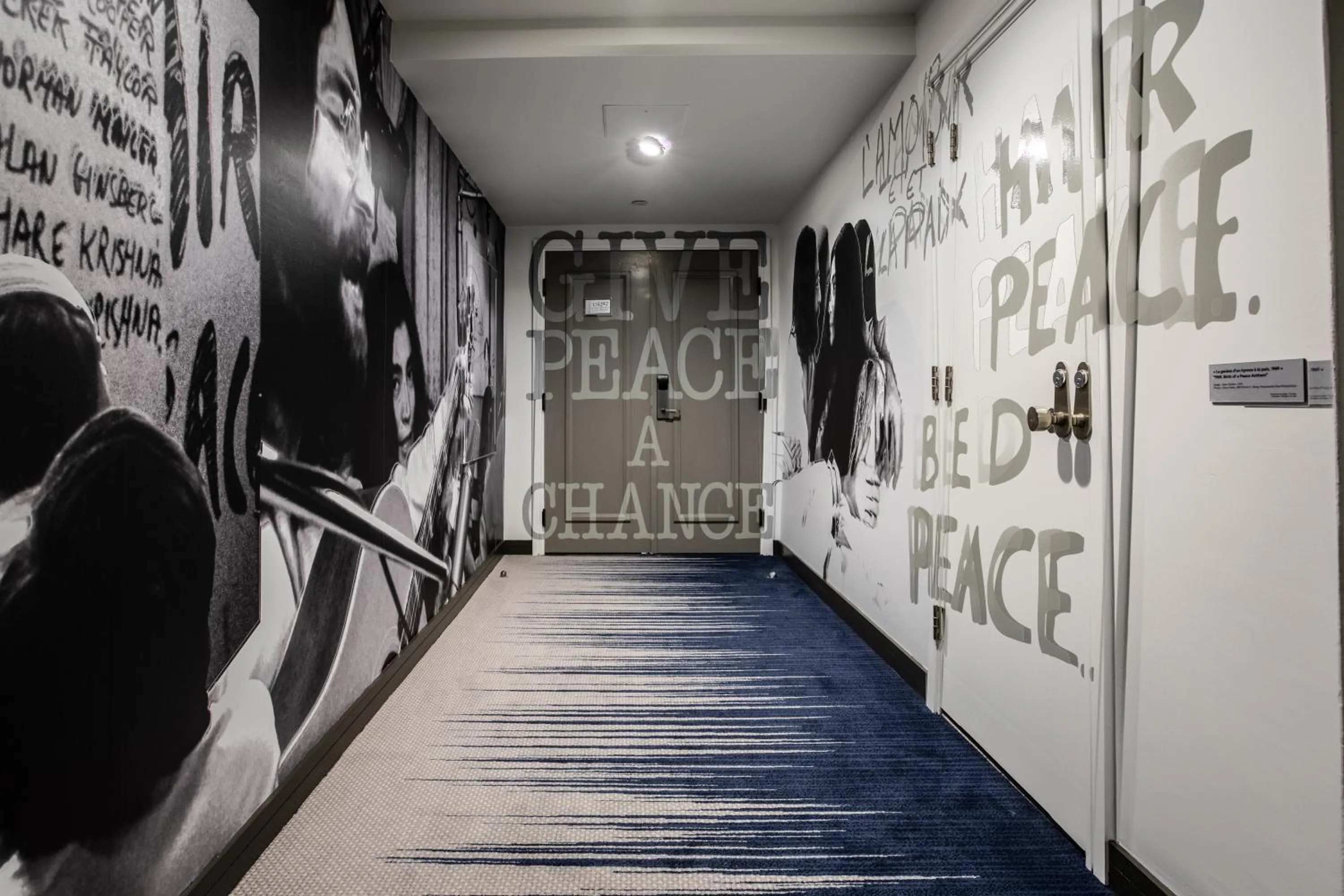 Logo/Certificate/Sign in Fairmont The Queen Elizabeth