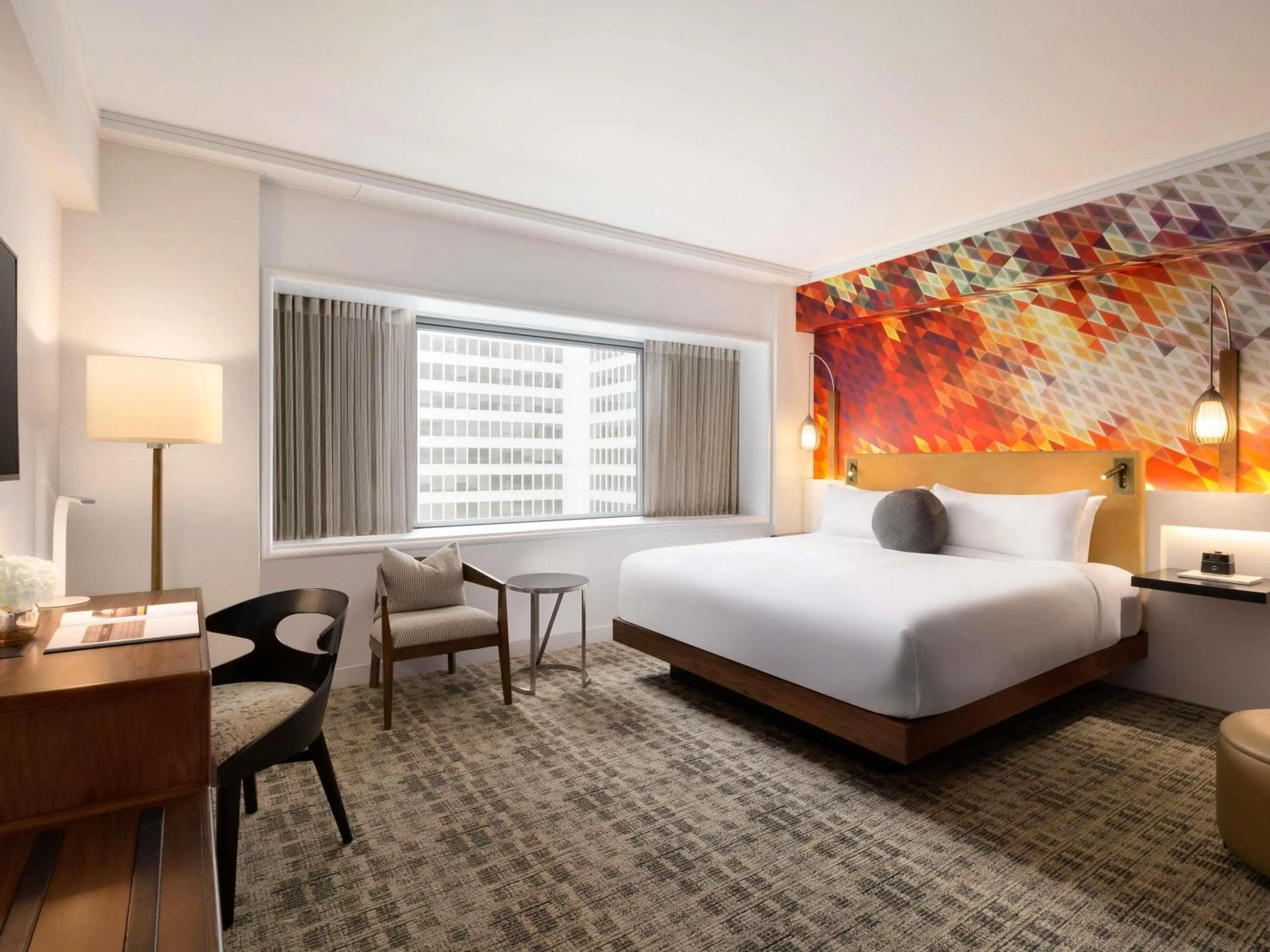 Bedroom, Bed in Fairmont The Queen Elizabeth