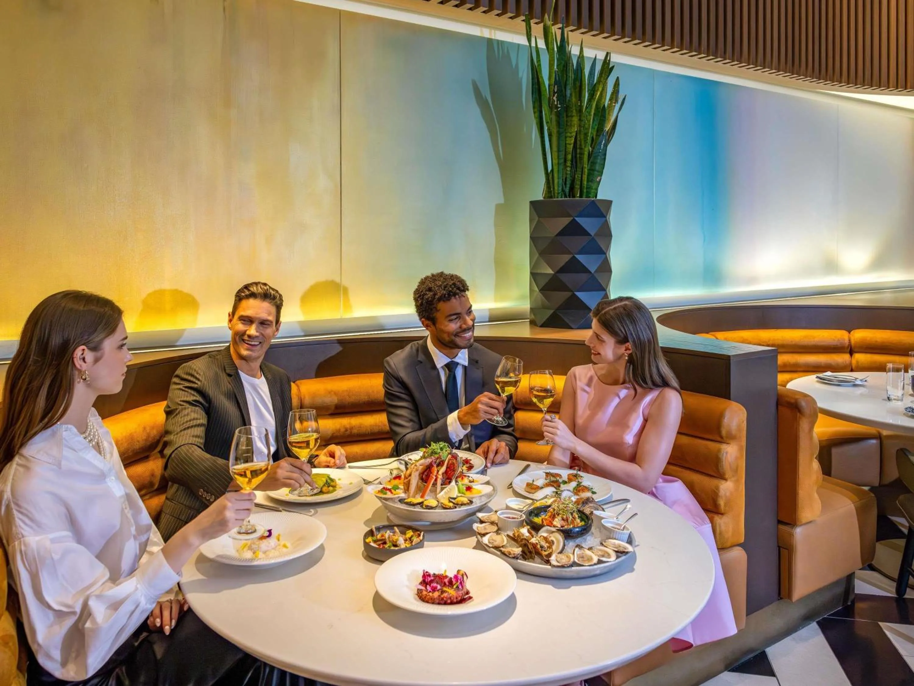 Restaurant/places to eat in Fairmont The Queen Elizabeth