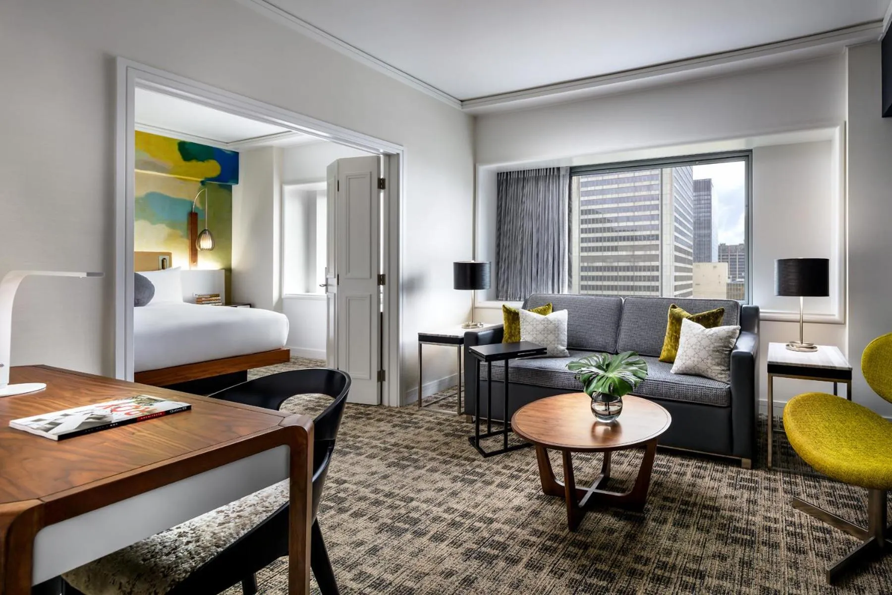 Photo of the whole room, Bed in Fairmont The Queen Elizabeth