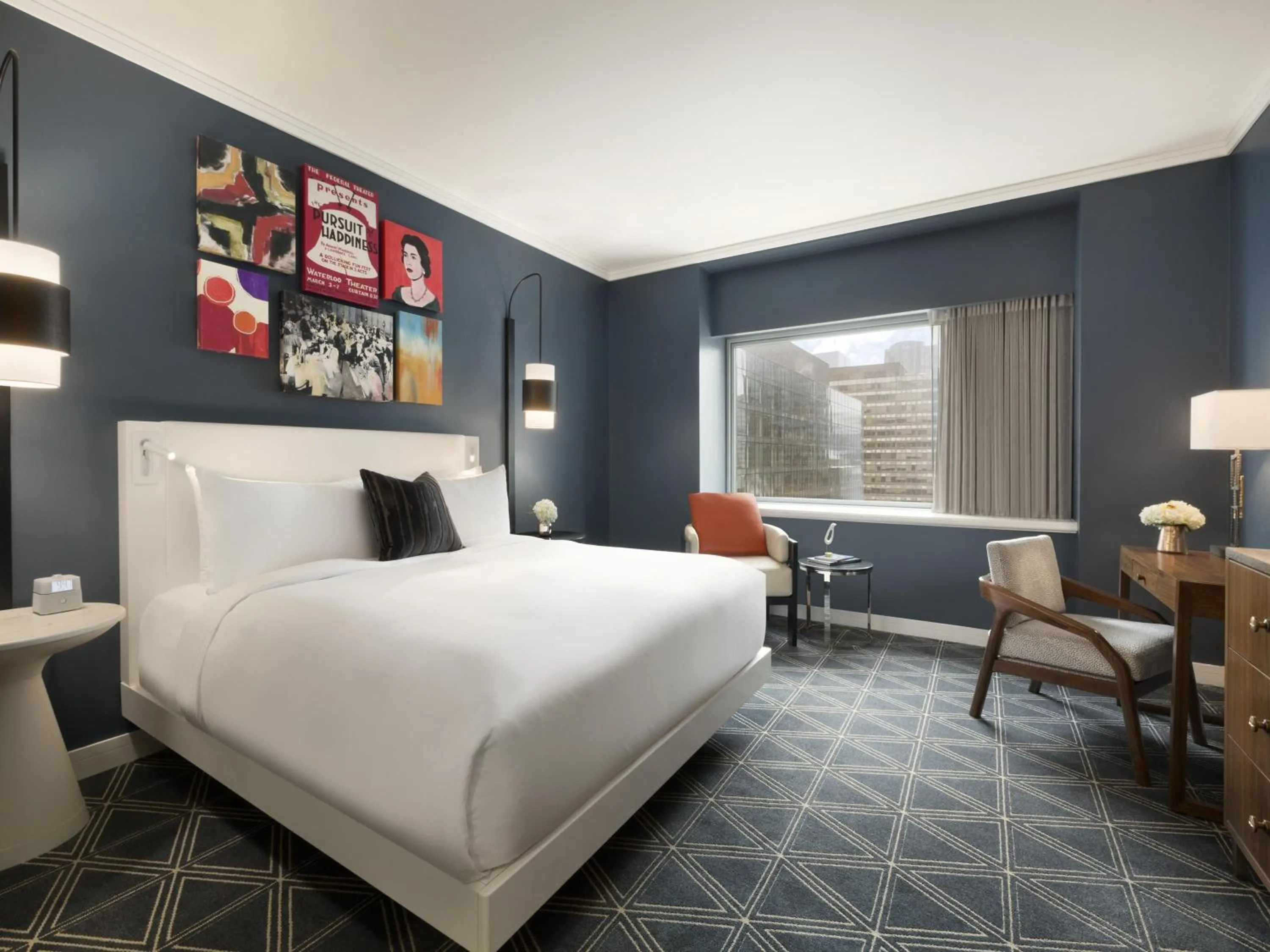 Bedroom, Bed in Fairmont The Queen Elizabeth