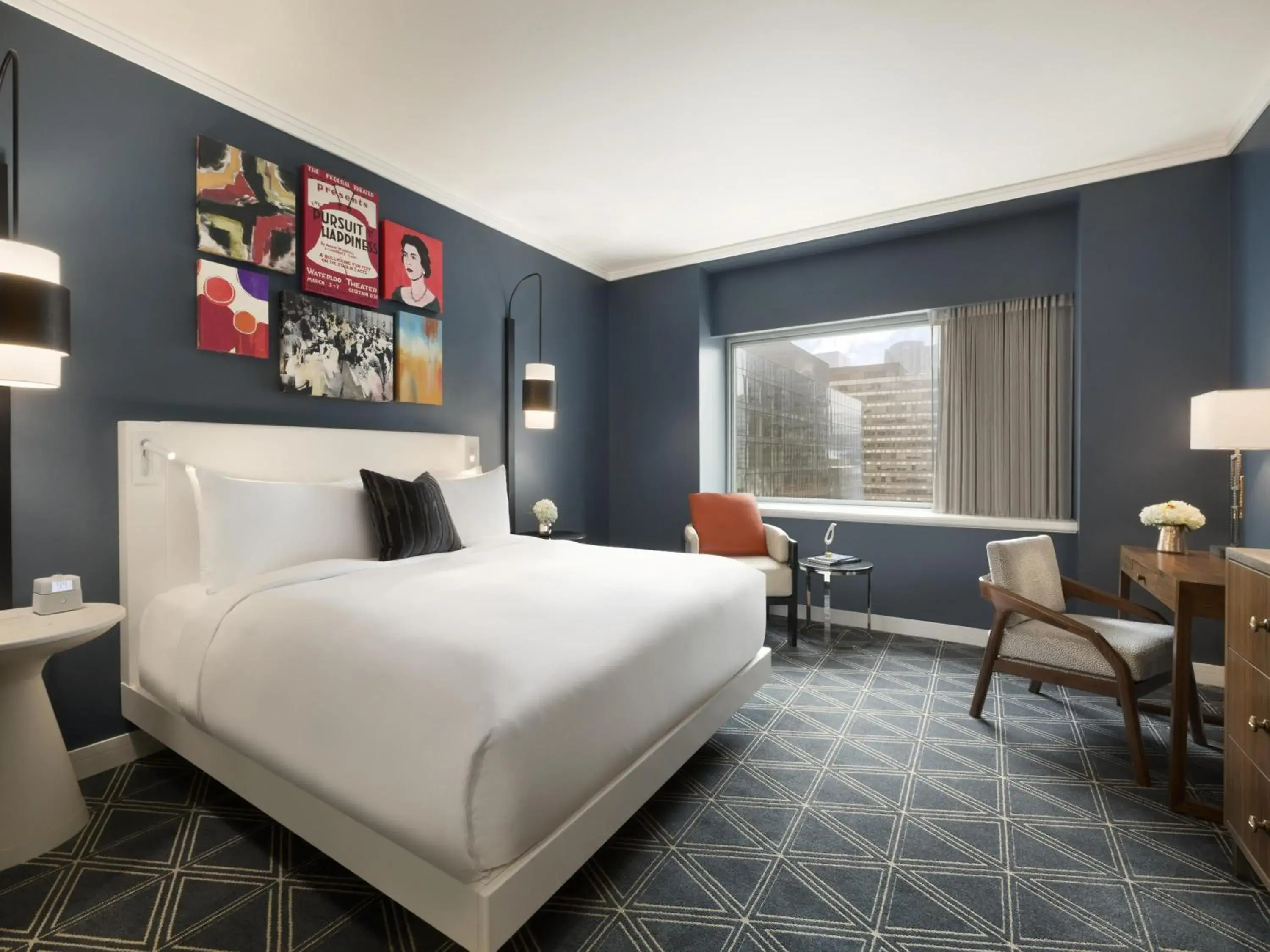 Bedroom, Bed in Fairmont The Queen Elizabeth Bedroom, Bed in Fairmont The Queen Elizabeth