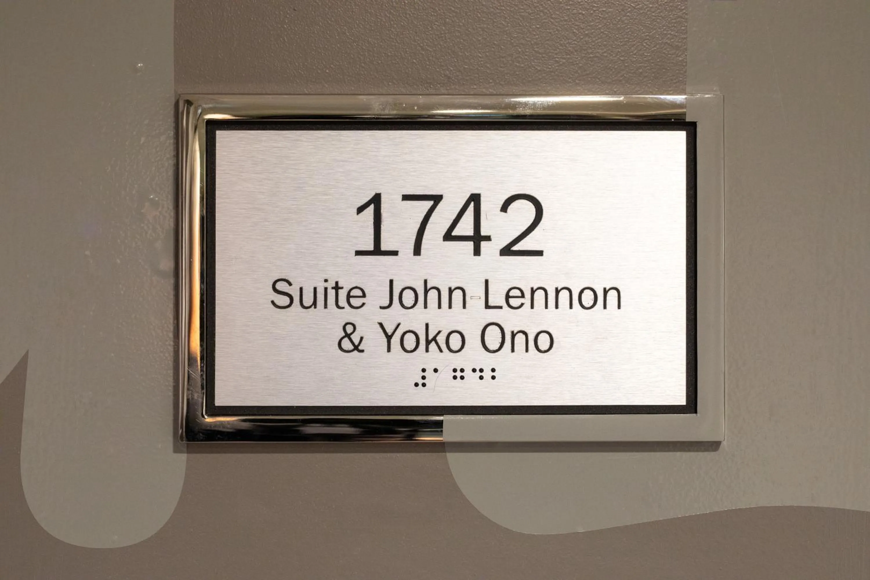 Logo/Certificate/Sign in Fairmont The Queen Elizabeth