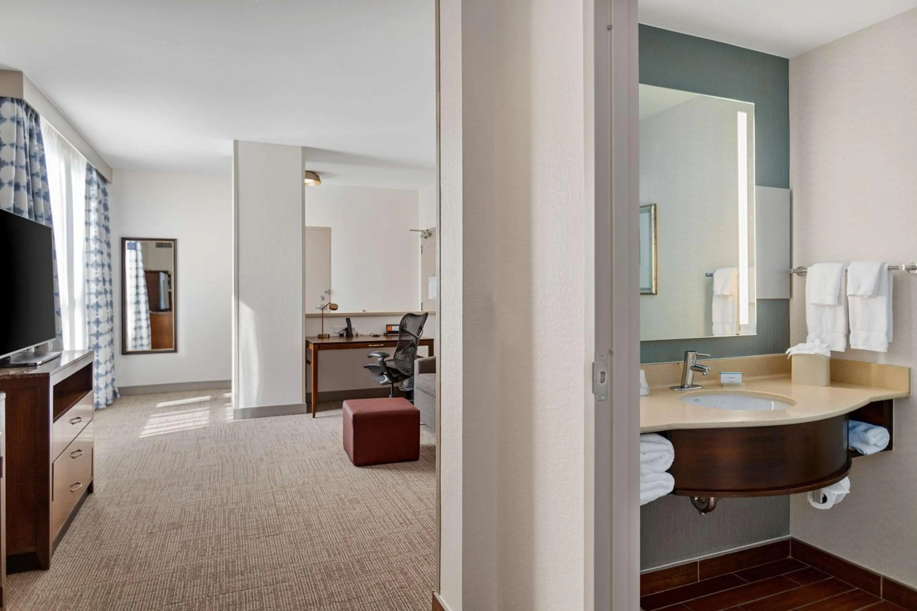 Bedroom in Hilton Garden Inn New Orleans French Quarter/CBD