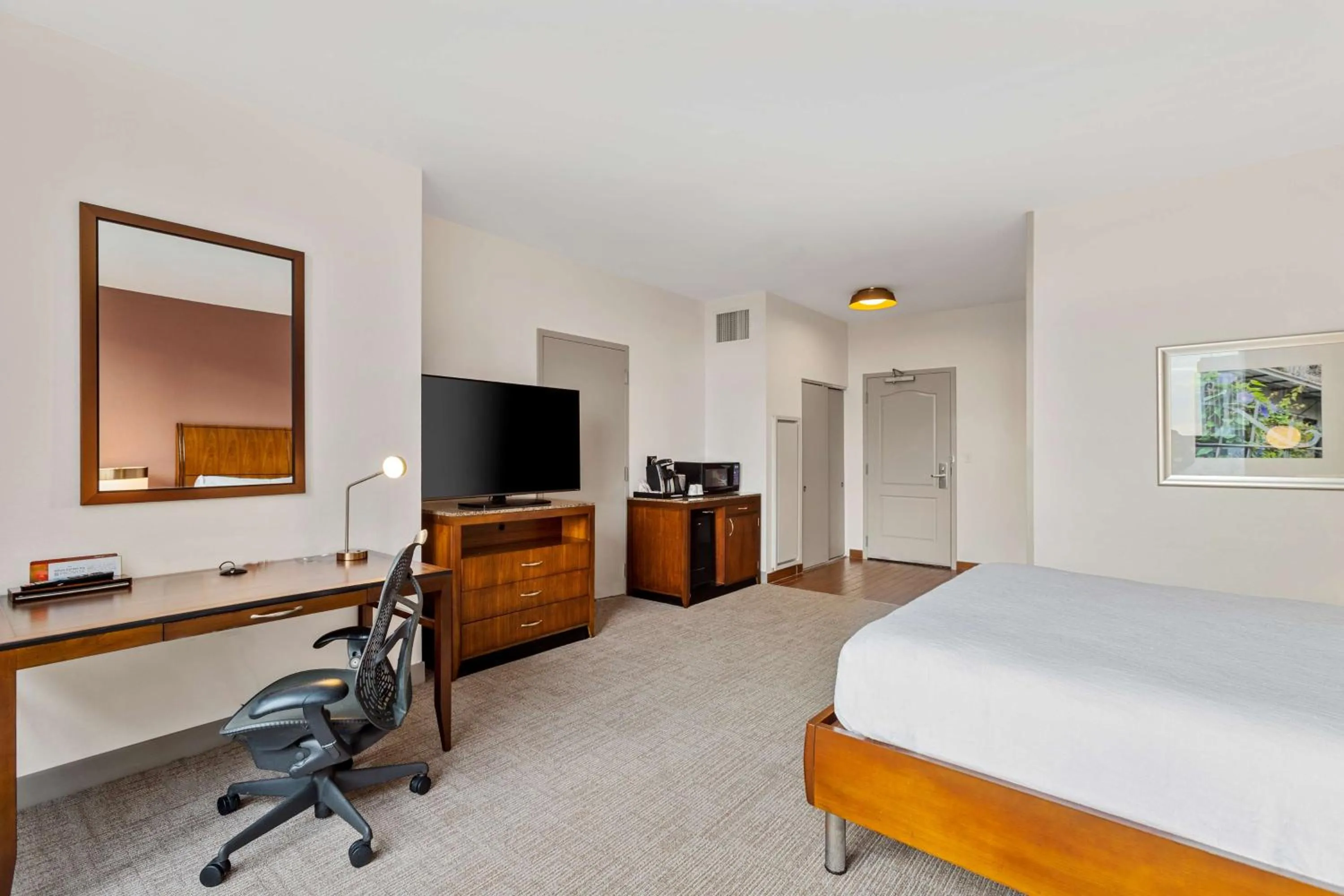 Bedroom, Bed in Hilton Garden Inn New Orleans French Quarter/CBD