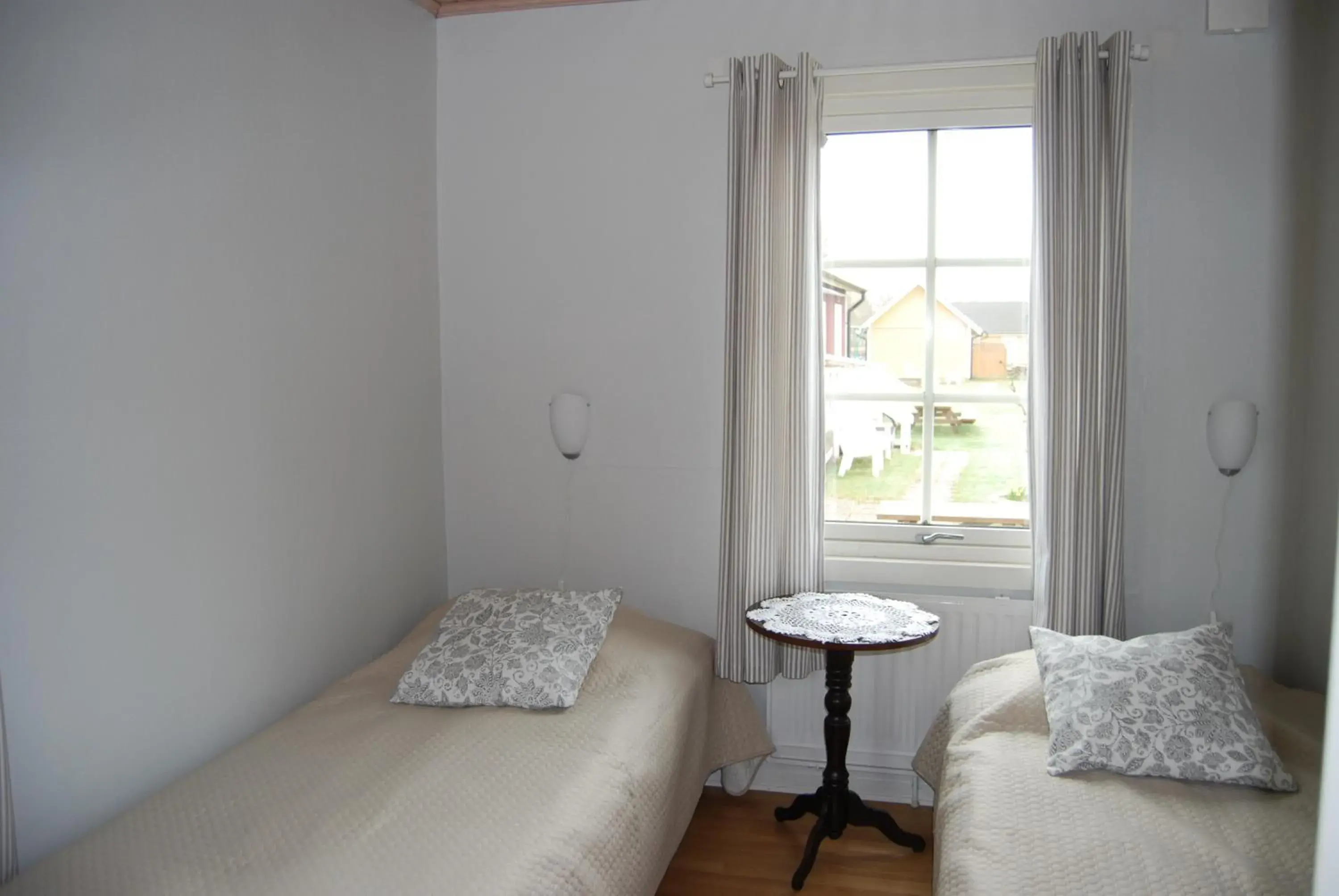 Twin Room with Shared Bathroom - single occupancy in Vandrarhem & Lofthus Solstickan Twin Room with Shared Bathroom - single occupancy in Vandrarhem & Lofthus Solstickan