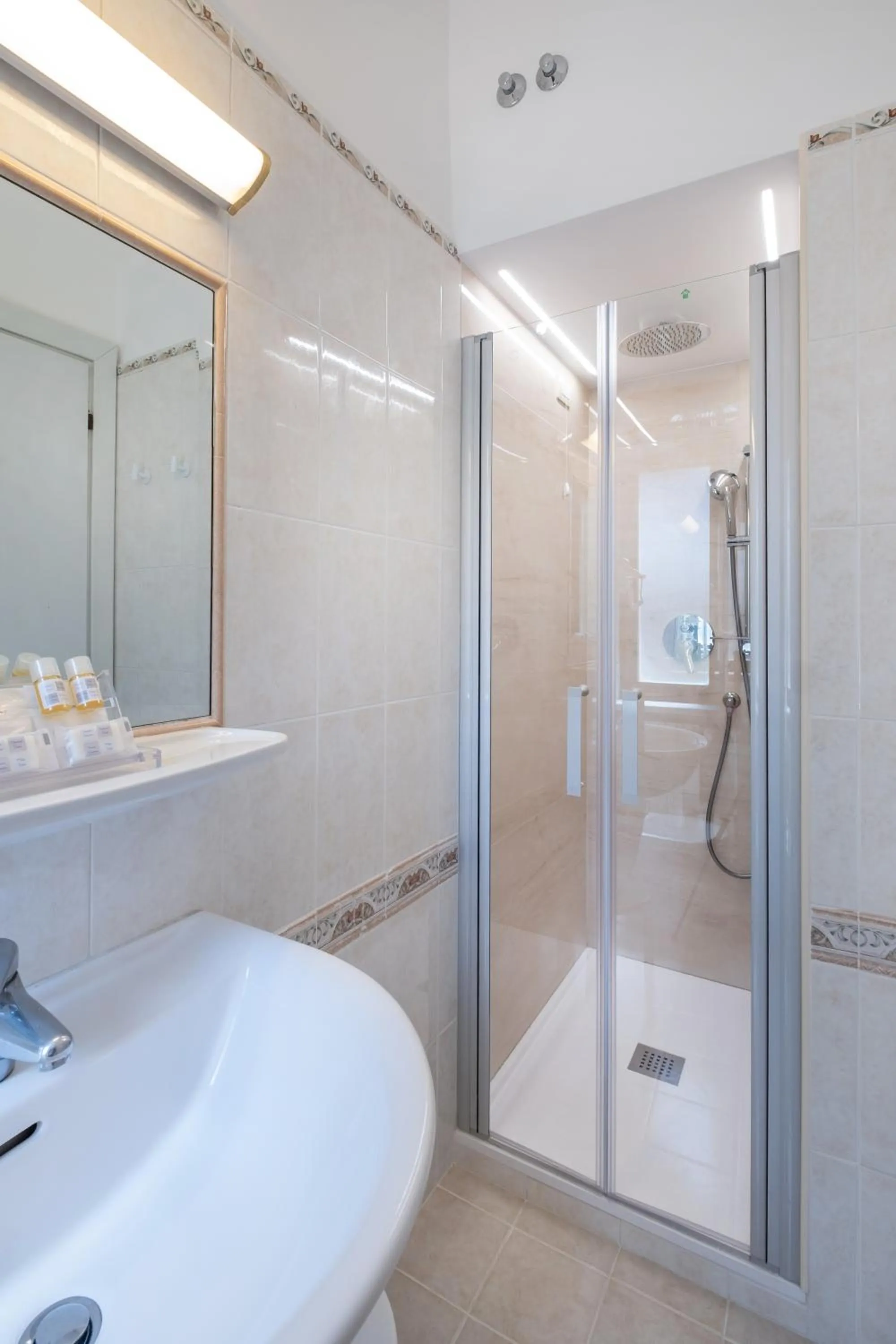 Shower in Hotel Santa Prisca