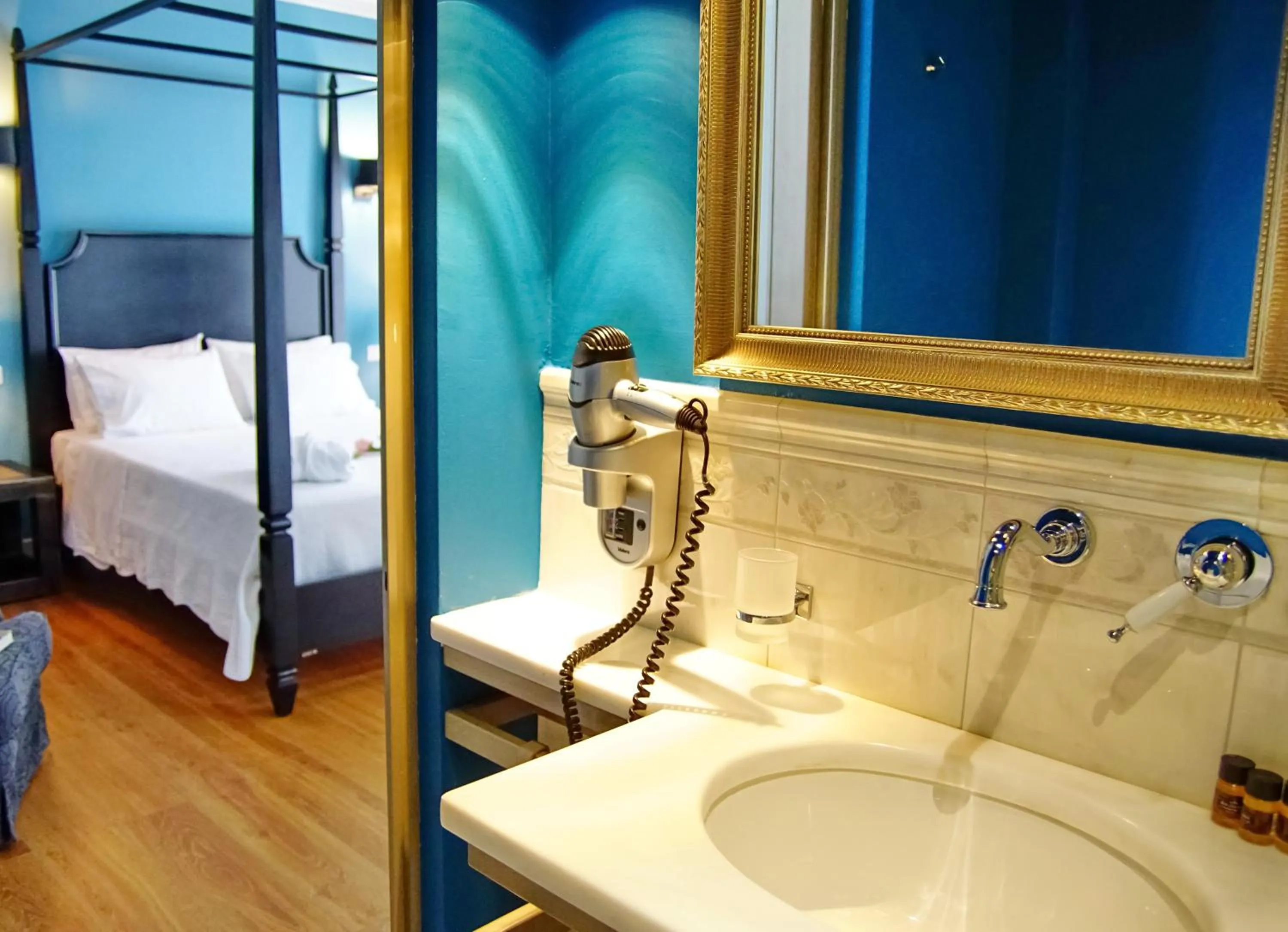 Bathroom, Bed in PEPO'S GUESTHOUSE