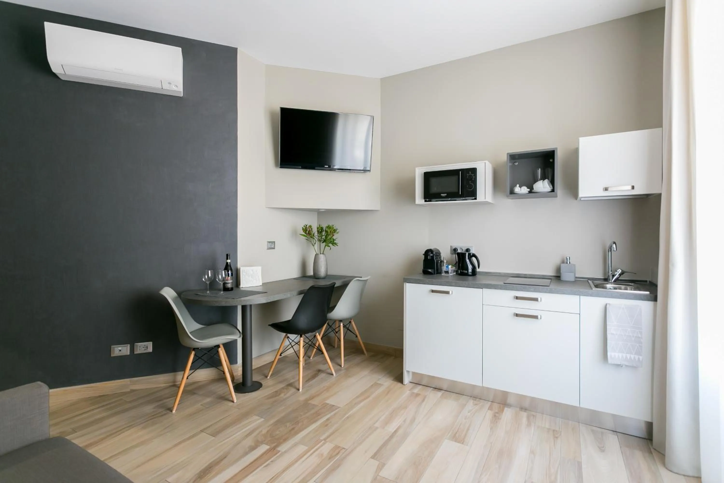 TV and multimedia in ApartHotel Durini