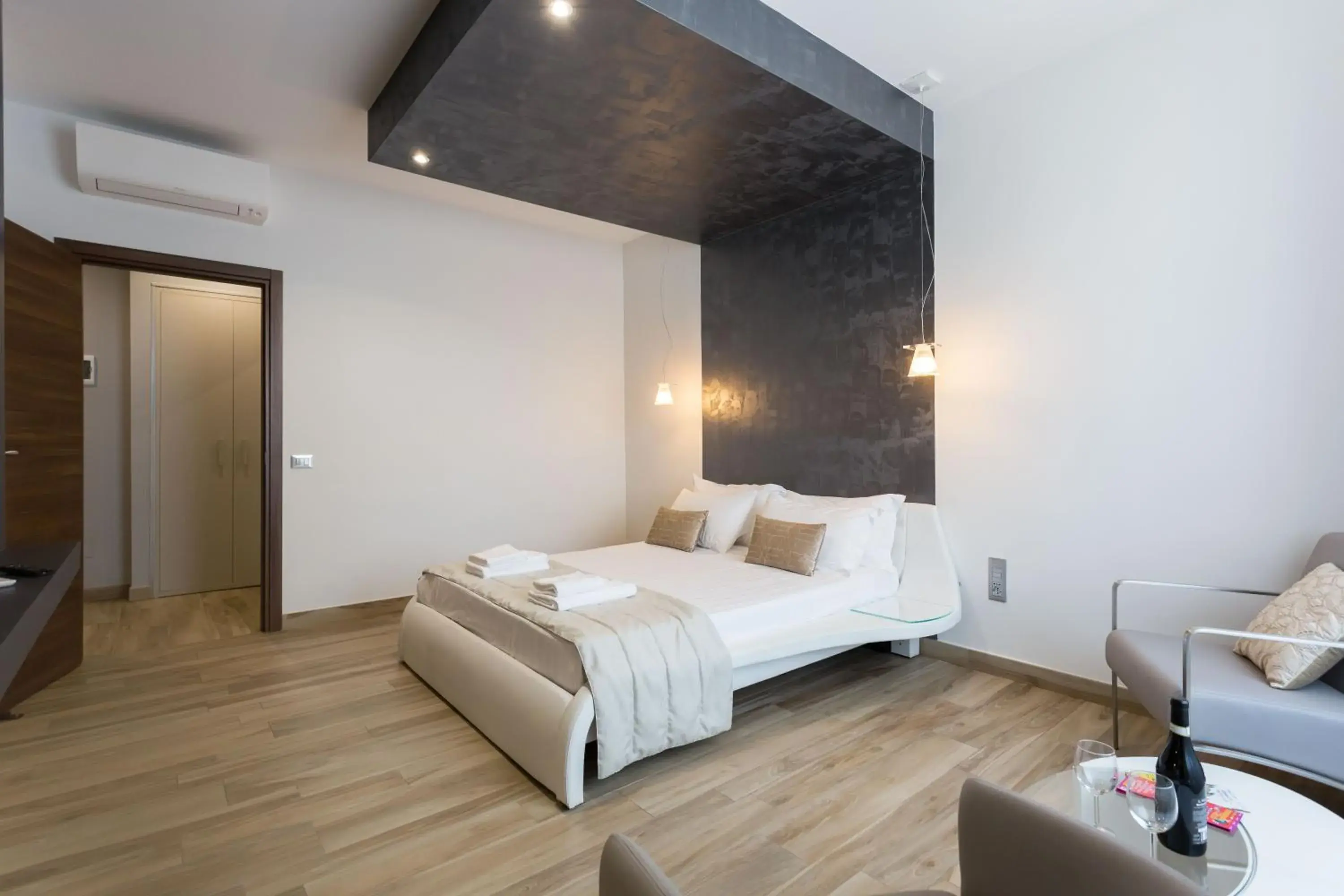 Photo of the whole room, Bed in ApartHotel Durini Photo of the whole room, Bed in ApartHotel Durini