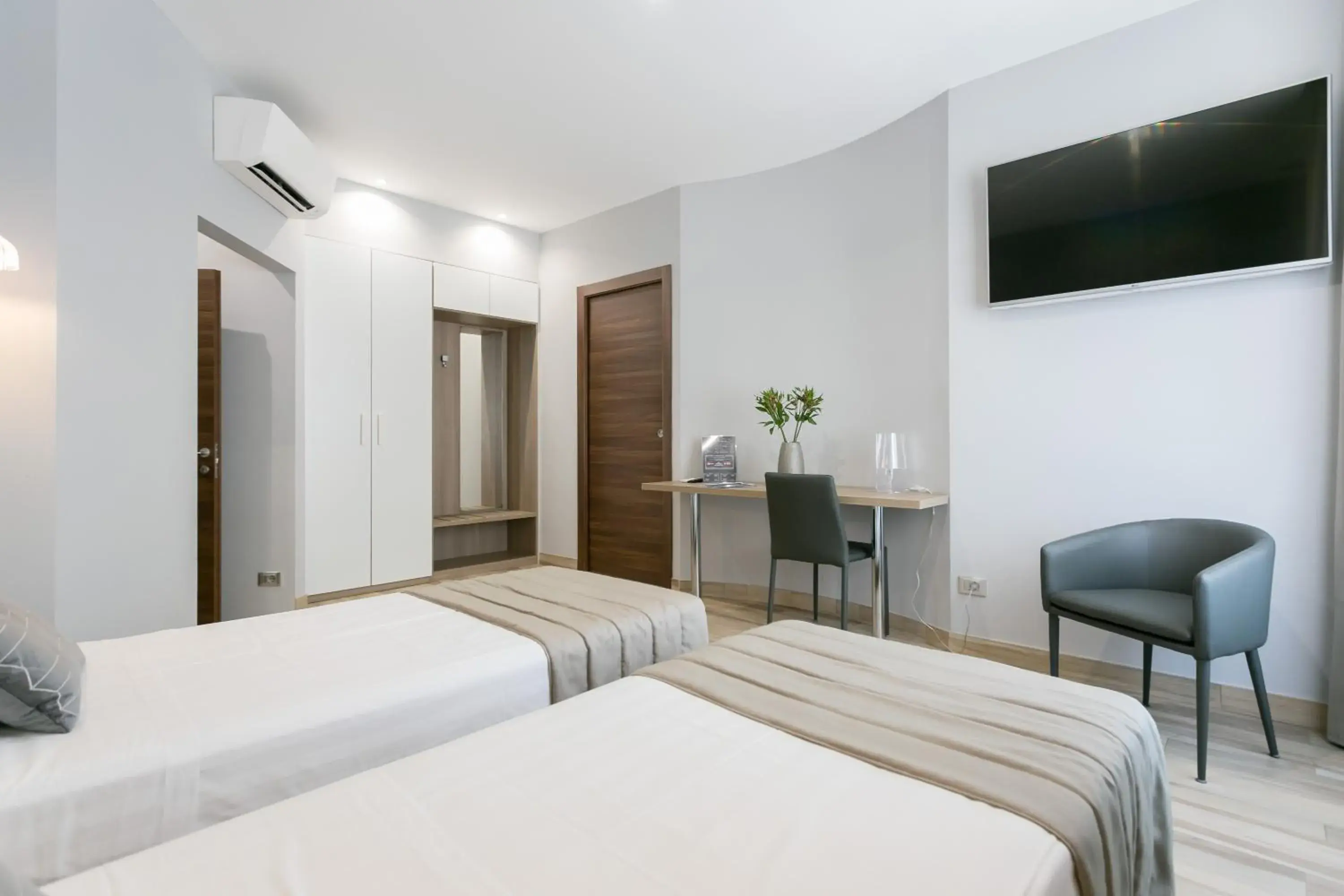 TV and multimedia, Bed in ApartHotel Durini TV and multimedia, Bed in ApartHotel Durini