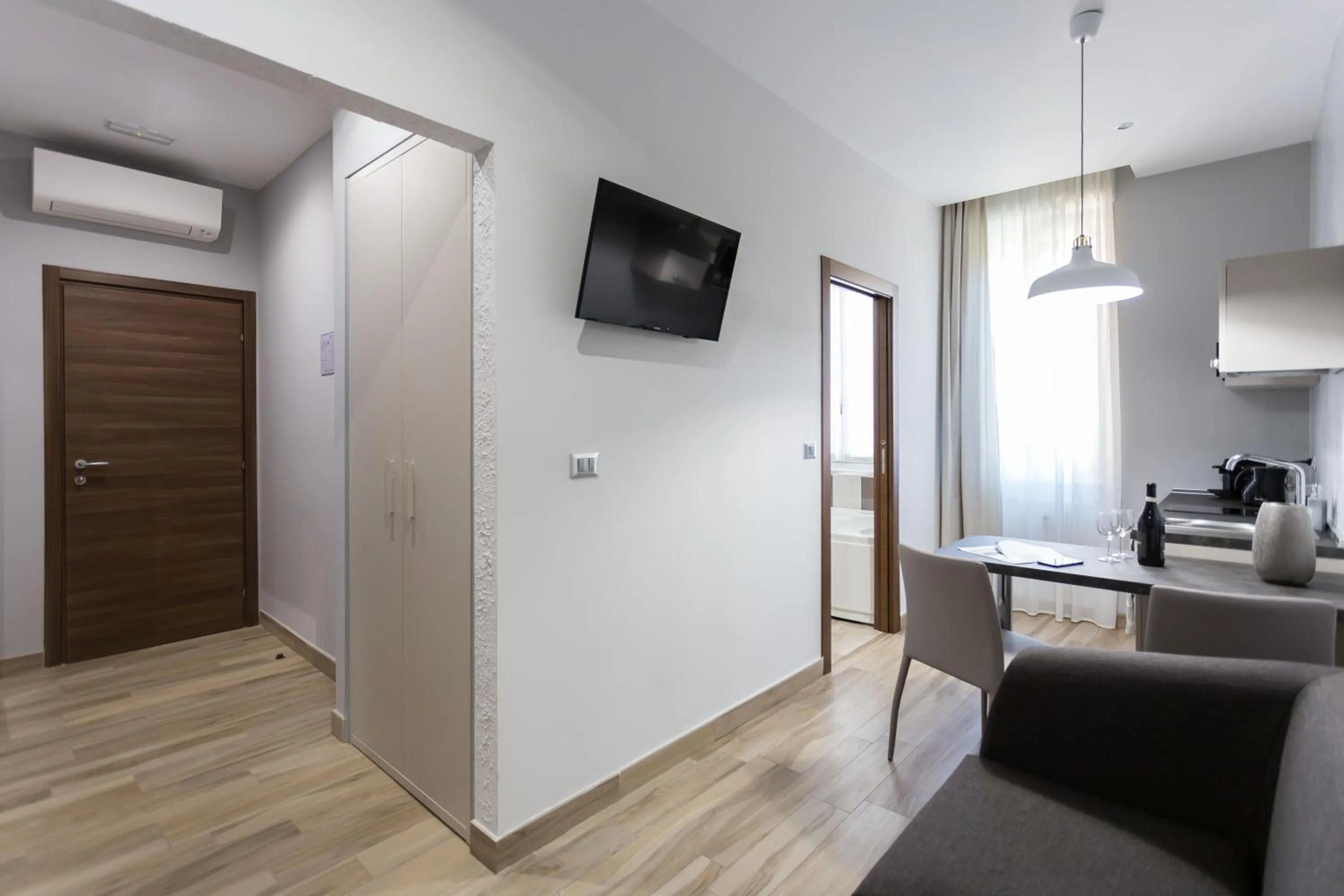 TV and multimedia in ApartHotel Durini