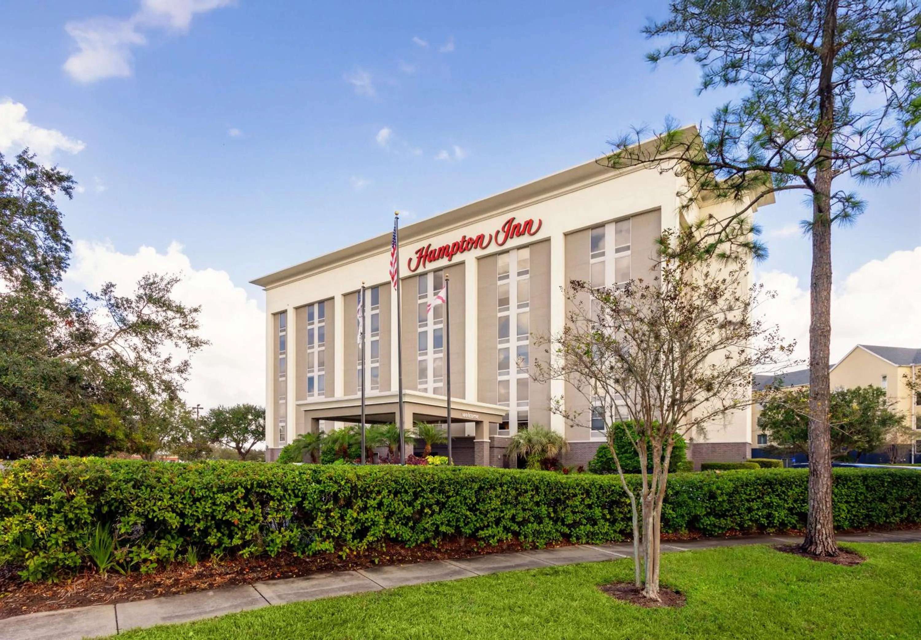 Property building in Hampton Inn Orlando-International Airport